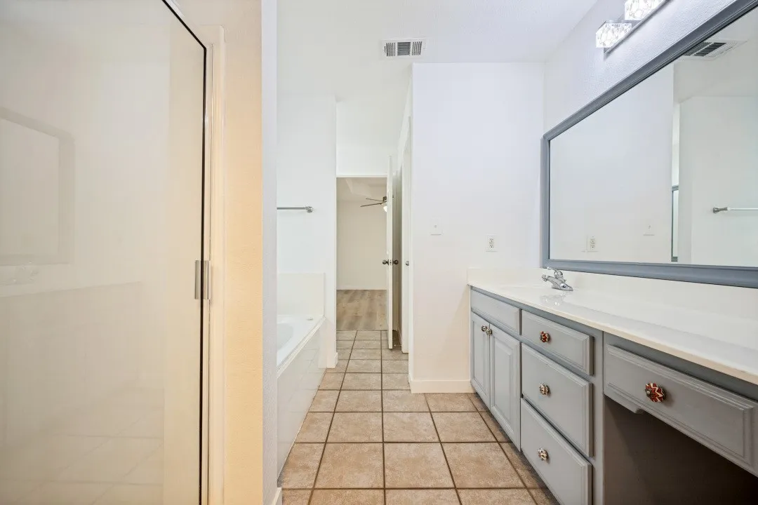 Single Family Residence For Sale in Denton County , 2104 Leslie Street, Denton, Texas 76205, 3 Bedroom, 2 Bathroom, 2 Garage spaces, 1,436 Sqft, built in 2001, mls#21397343, Real Estate Agent in Denton, Homes For Sale in Denton county, Homes For Sale in Denton, Realtor in Denton Texas, Real Estate Brokerage Independent Realty Texas, Luminita Cordes Realtor