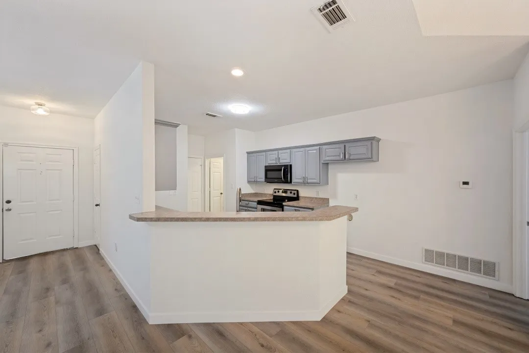 Single Family Residence For Sale in Denton County , 2104 Leslie Street, Denton, Texas 76205, 3 Bedroom, 2 Bathroom, 2 Garage spaces, 1,436 Sqft, built in 2001, mls#21397343, Real Estate Agent in Denton, Homes For Sale in Denton county, Homes For Sale in Denton, Realtor in Denton Texas, Real Estate Brokerage Independent Realty Texas, Luminita Cordes Realtor