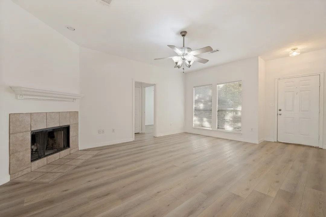 Single Family Residence For Sale in Denton County , 2104 Leslie Street, Denton, Texas 76205, 3 Bedroom, 2 Bathroom, 2 Garage spaces, 1,436 Sqft, built in 2001, mls#21397343, Real Estate Agent in Denton, Homes For Sale in Denton county, Homes For Sale in Denton, Realtor in Denton Texas, Real Estate Brokerage Independent Realty Texas, Luminita Cordes Realtor