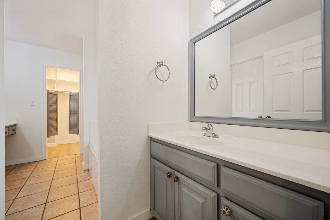 Single Family Residence For Sale in Denton County , 2104 Leslie Street, Denton, Texas 76205, 3 Bedroom, 2 Bathroom, 2 Garage spaces, 1,436 Sqft, built in 2001, mls#21397343, Real Estate Agent in Denton, Homes For Sale in Denton county, Homes For Sale in Denton, Realtor in Denton Texas, Real Estate Brokerage Independent Realty Texas, Luminita Cordes Realtor