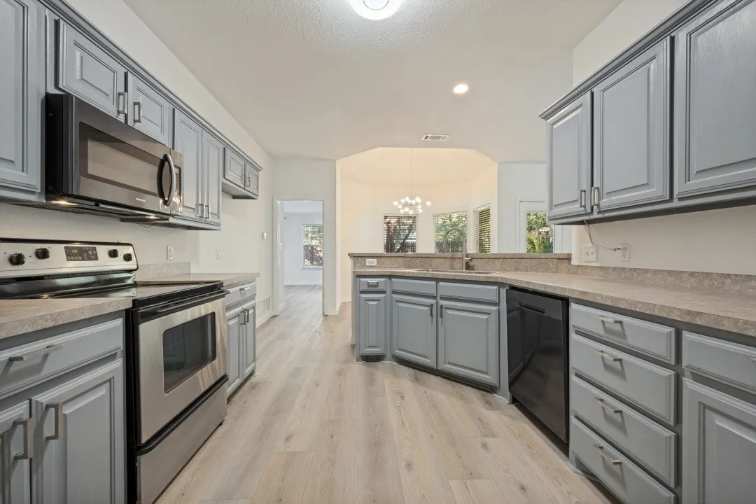 Single Family Residence For Sale in Denton County , 2104 Leslie Street, Denton, Texas 76205, 3 Bedroom, 2 Bathroom, 2 Garage spaces, 1,436 Sqft, built in 2001, mls#21397343, Real Estate Agent in Denton, Homes For Sale in Denton county, Homes For Sale in Denton, Realtor in Denton Texas, Real Estate Brokerage Independent Realty Texas, Luminita Cordes Realtor