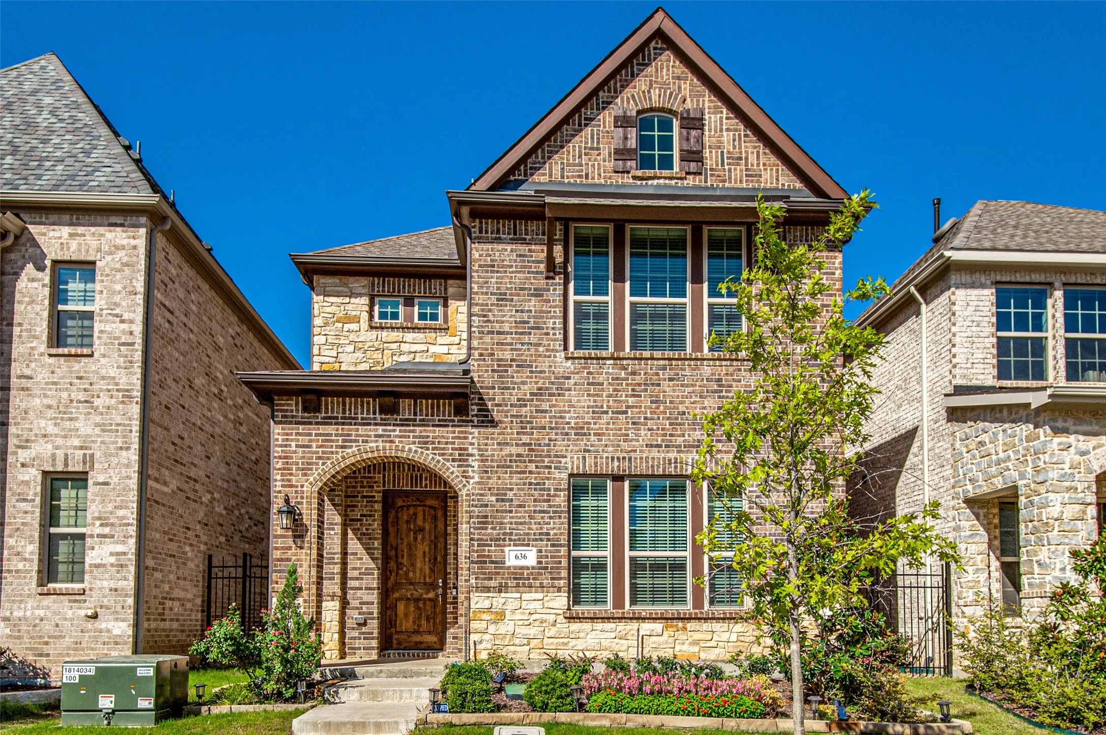 Single Family Residence For Rent in Dallas County , 636 Courtyard Lane, Irving, Texas 75039, 3 Bedroom, 4 Bathroom, 2 Garage spaces, 3,396 Sqft, built in 2019, mls#21399704, Real Estate Agent in Irving, Homes For Rent in Dallas county, Homes For Rent in Irving, Realtor in Irving Texas, Real Estate Brokerage Independent Realty Texas, Luminita Cordes Realtor