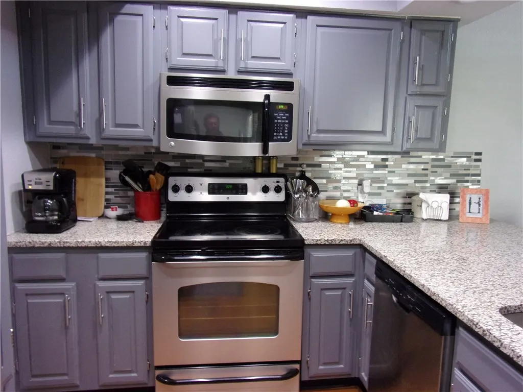 Townhouse For Rent in Collin County , 18240 Midway Road 105, Dallas, Texas 75287, 2 Bedroom, 3 Bathroom, Garage spaces, 1,029 Sqft, built in 1982, mls#21399707, Real Estate Agent in Dallas, Homes For Rent in Collin county, Homes For Rent in Dallas, Realtor in Dallas Texas, Real Estate Brokerage Independent Realty Texas, Luminita Cordes Realtor
