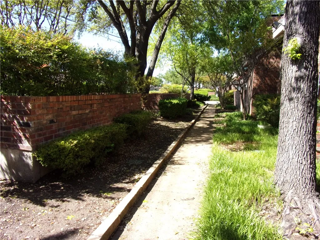 Townhouse For Rent in Collin County , 18240 Midway Road 105, Dallas, Texas 75287, 2 Bedroom, 3 Bathroom, Garage spaces, 1,029 Sqft, built in 1982, mls#21399707, Real Estate Agent in Dallas, Homes For Rent in Collin county, Homes For Rent in Dallas, Realtor in Dallas Texas, Real Estate Brokerage Independent Realty Texas, Luminita Cordes Realtor