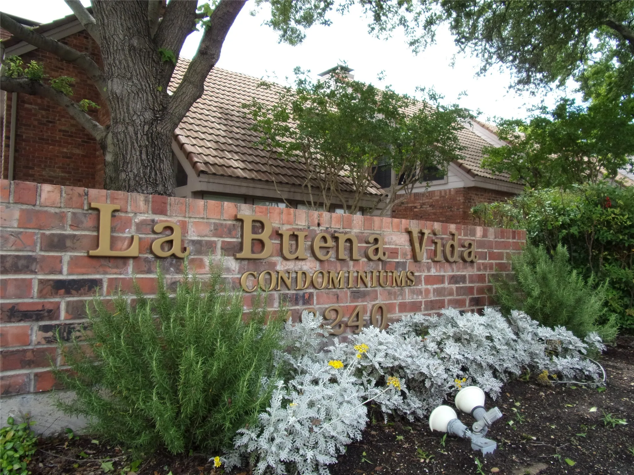 Townhouse For Rent in Collin County , 18240 Midway Road 105, Dallas, Texas 75287, 2 Bedroom, 3 Bathroom, Garage spaces, 1,029 Sqft, built in 1982, mls#21399707, Real Estate Agent in Dallas, Homes For Rent in Collin county, Homes For Rent in Dallas, Realtor in Dallas Texas, Real Estate Brokerage Independent Realty Texas, Luminita Cordes Realtor
