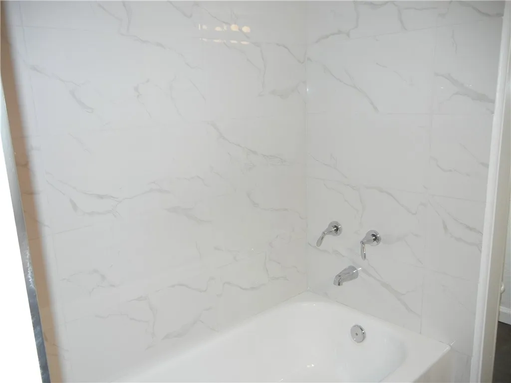 Townhouse For Rent in Collin County , 18240 Midway Road 105, Dallas, Texas 75287, 2 Bedroom, 3 Bathroom, Garage spaces, 1,029 Sqft, built in 1982, mls#21399707, Real Estate Agent in Dallas, Homes For Rent in Collin county, Homes For Rent in Dallas, Realtor in Dallas Texas, Real Estate Brokerage Independent Realty Texas, Luminita Cordes Realtor