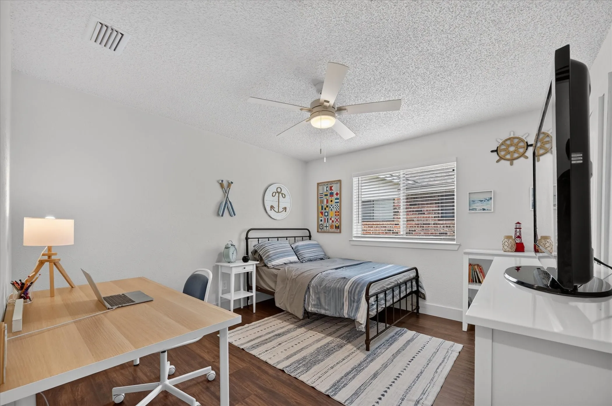 Nice secondary bedroom