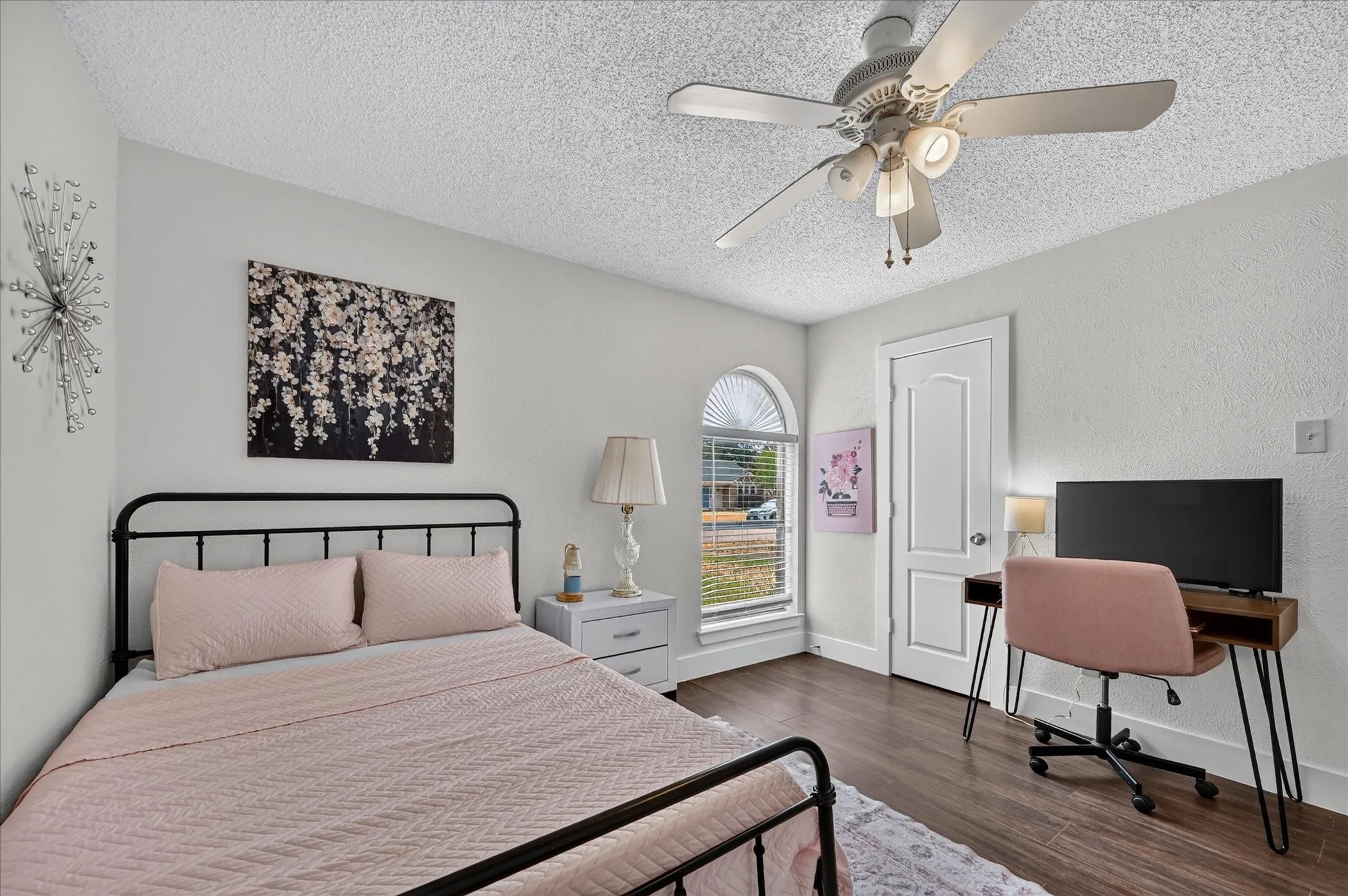 3rd bedroom with walk in closet