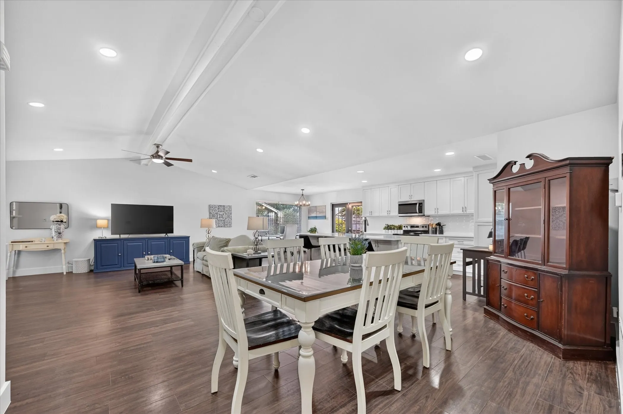 Nice high ceilings