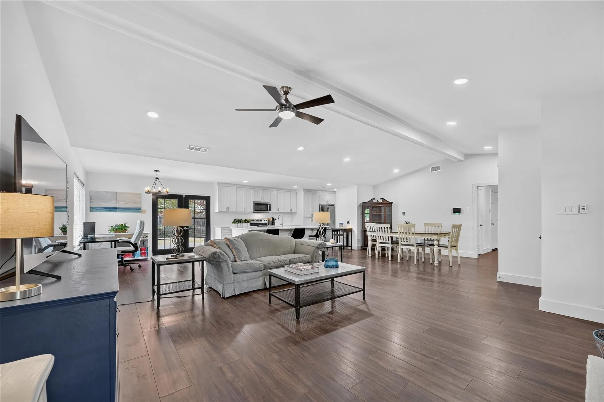 Wonderful open floorplan with laminate flooring thru the home.