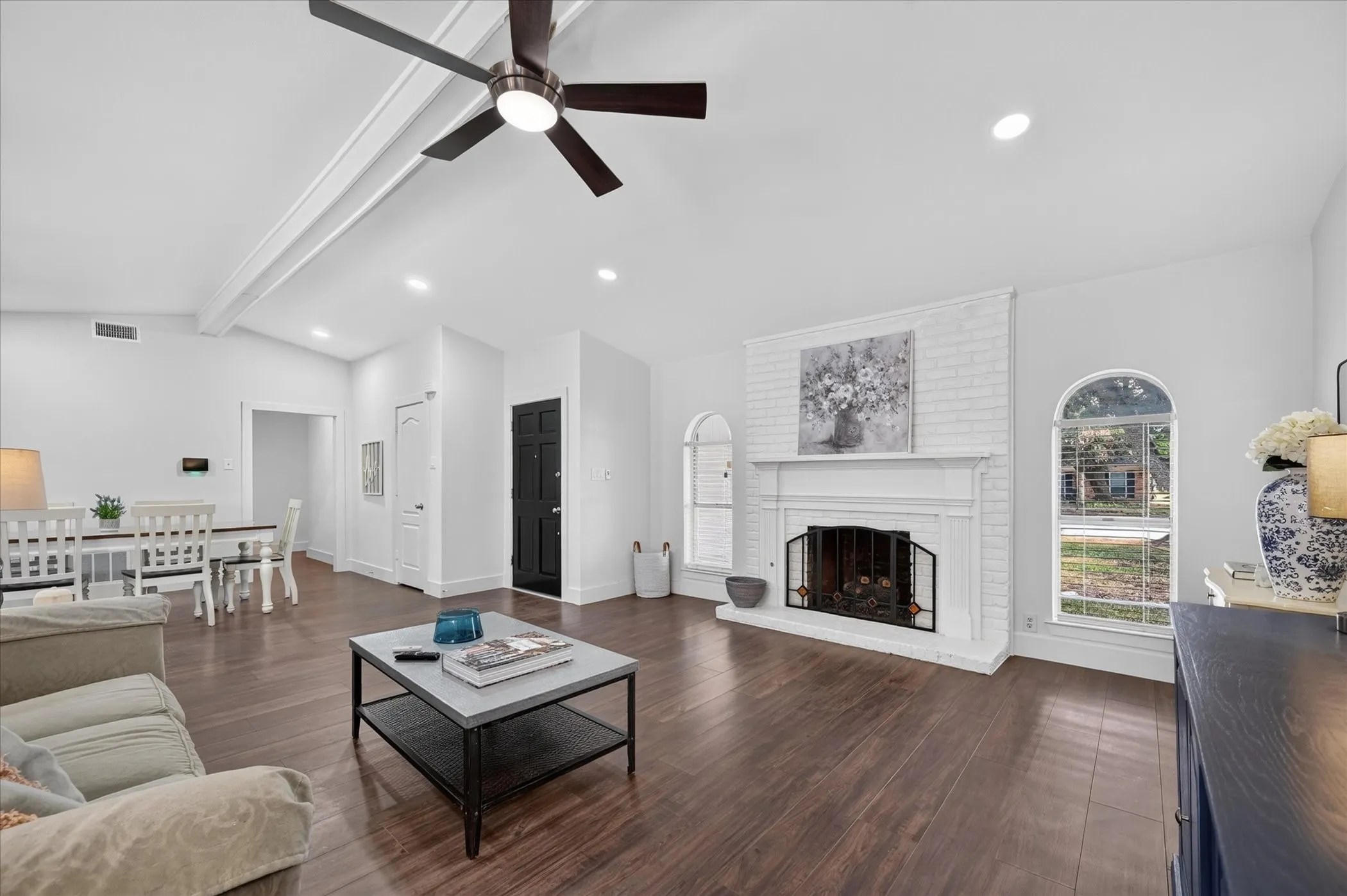 Great natural light from the windows