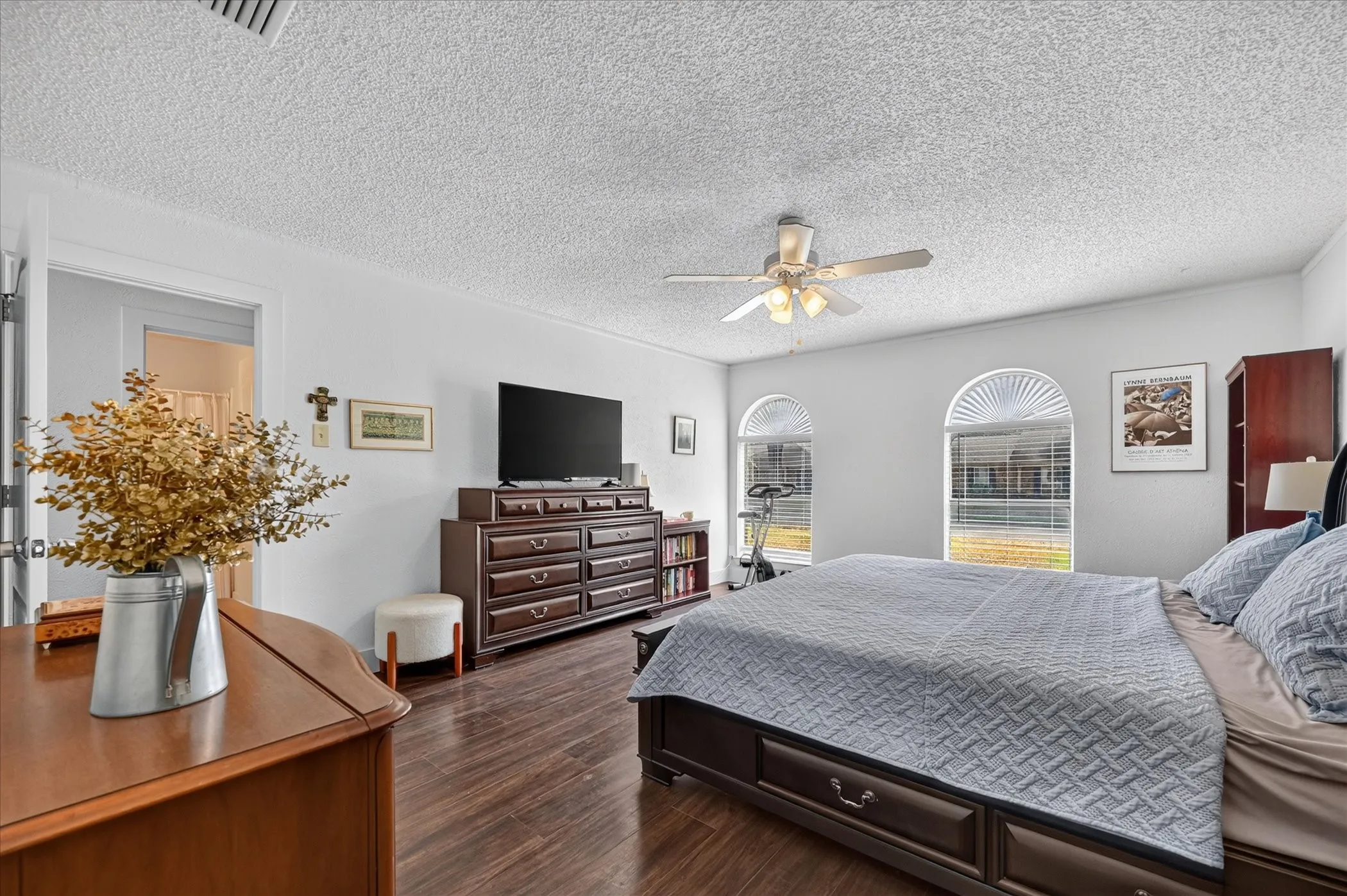Large primary bedroom