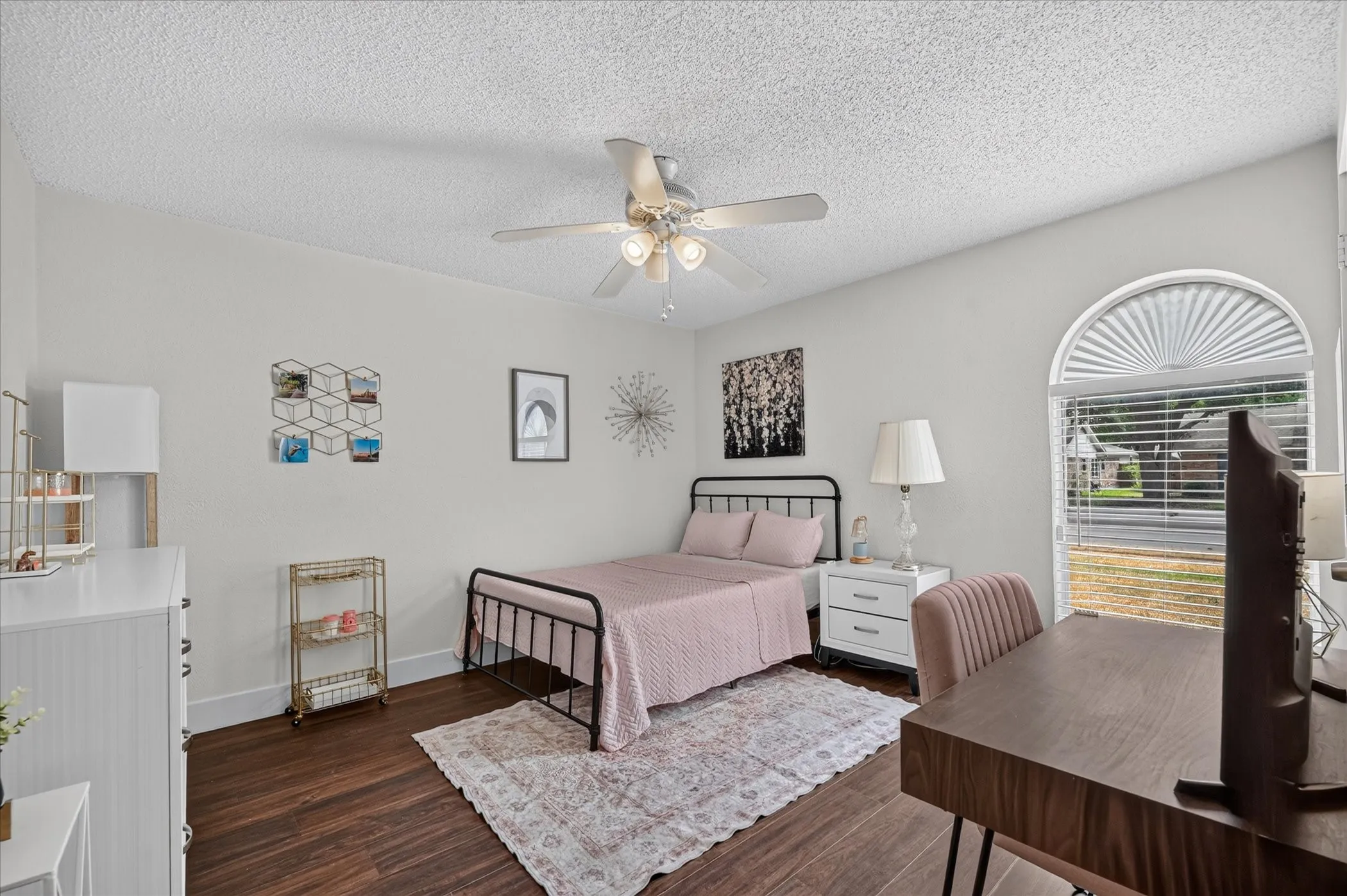 3rd bedroom with nice window