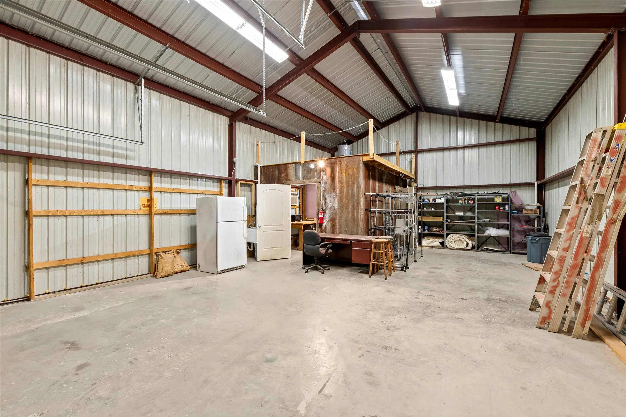 960 sq ft insulated metal building perfect for workshop, boat, RV.