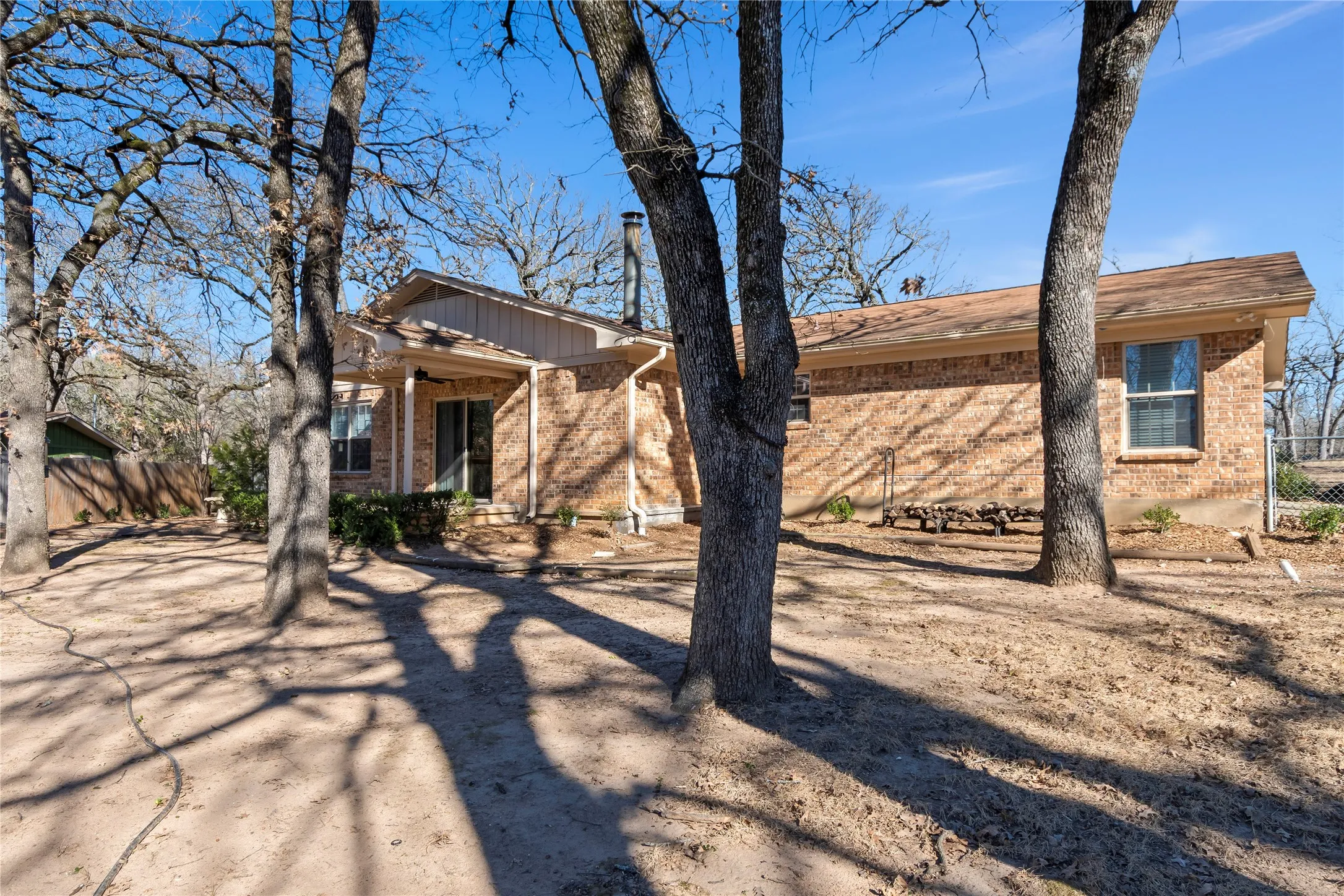 Single Family Residence For Sale in Henderson County , 125 Harrell Street, Gun Barrel City, Texas 75156, 4 Bedroom, 3 Bathroom, 3 Garage spaces, 2,886 Sqft, built in 1980, mls#21399193, Real Estate Agent in Gun Barrel City, Homes For Sale in Henderson county, Homes For Sale in Gun Barrel City, Realtor in Gun Barrel City Texas, Real Estate Brokerage Independent Realty Texas, Luminita Cordes Realtor
