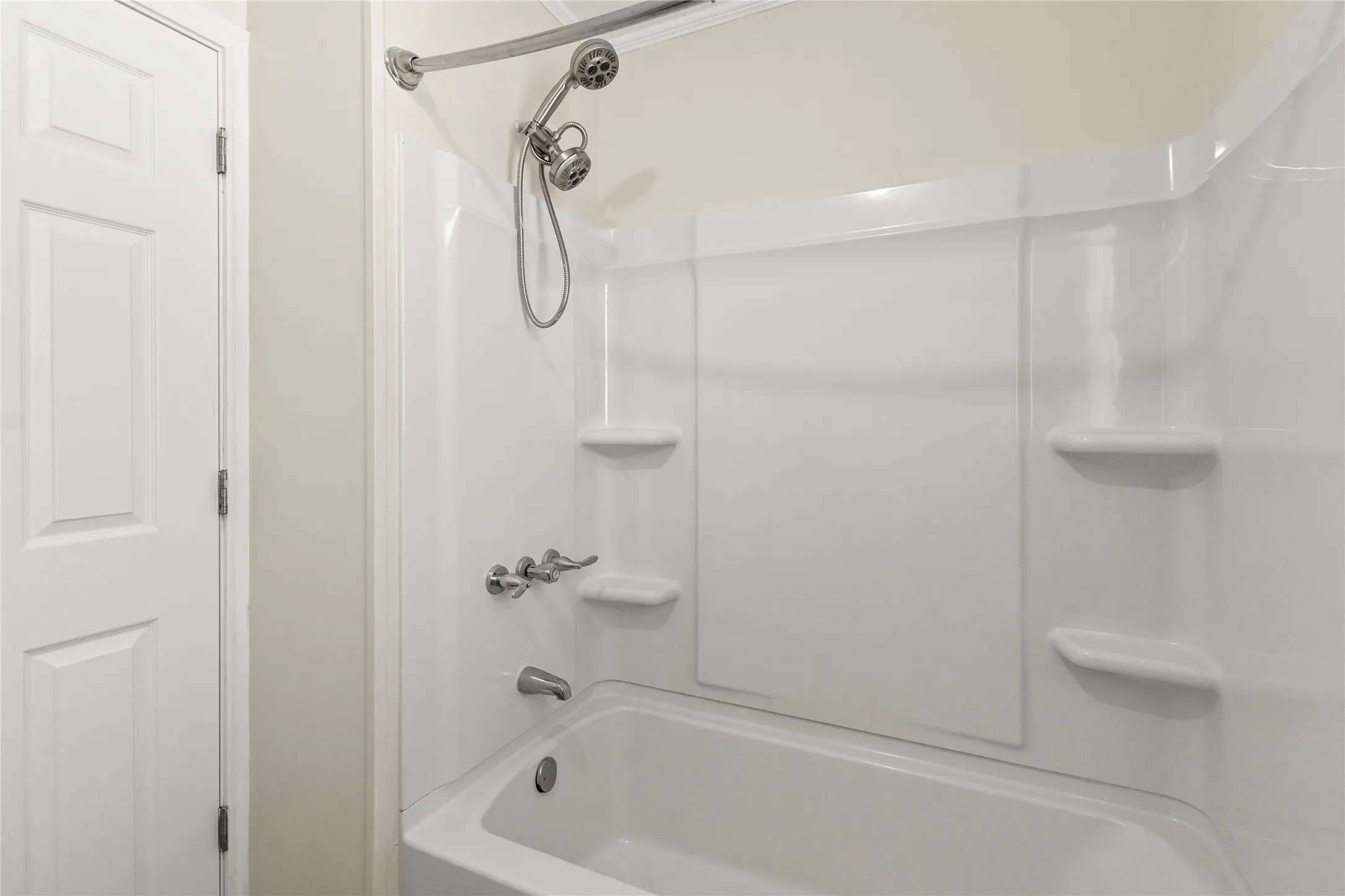Guest Quarter Full Bath
