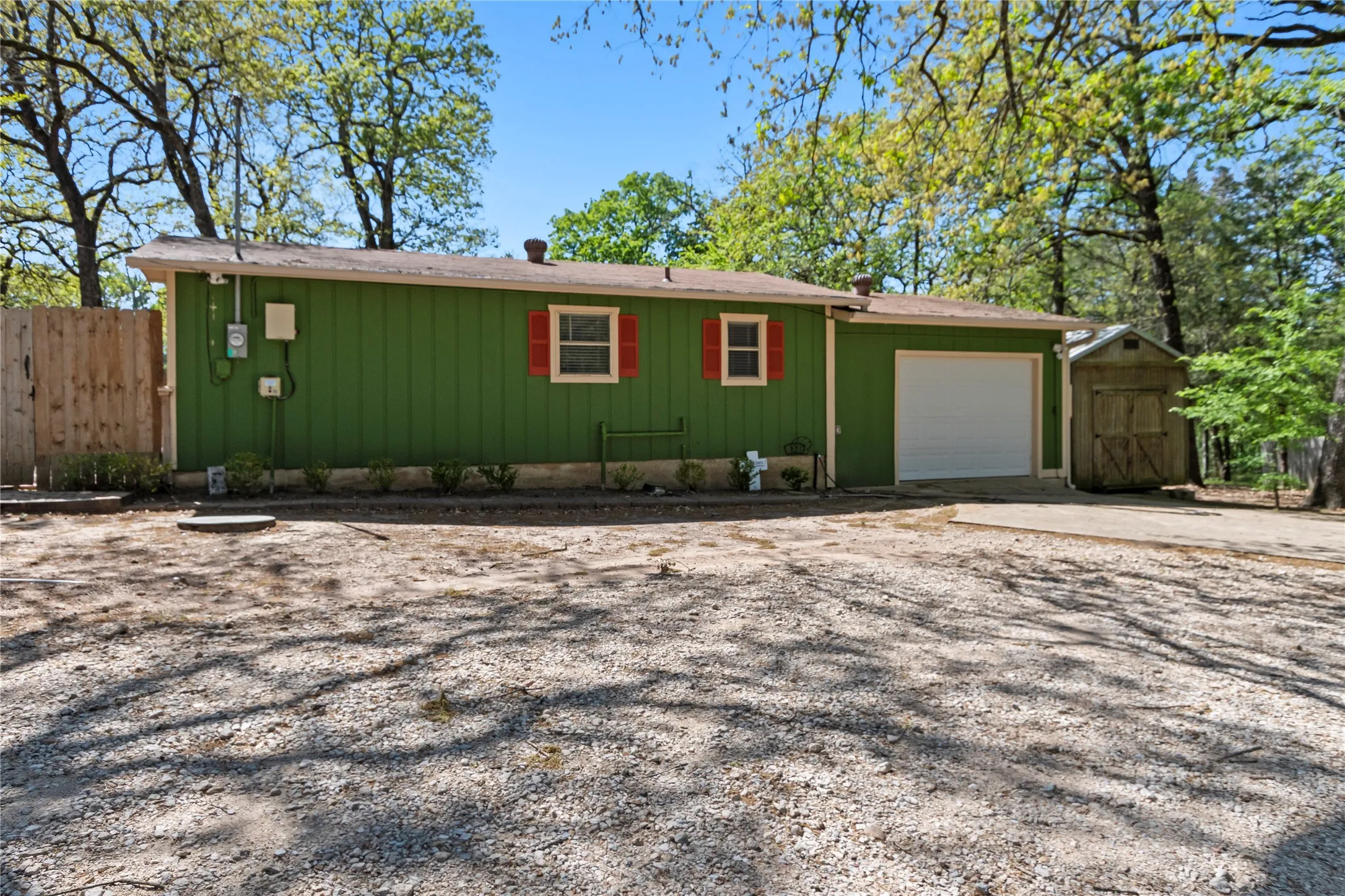 Guest house features 2 bedrooms, 1 full bath, full kitchen, laundry and one car garage, Separate private gated drive from main house. Perfect for long or short term rental.
