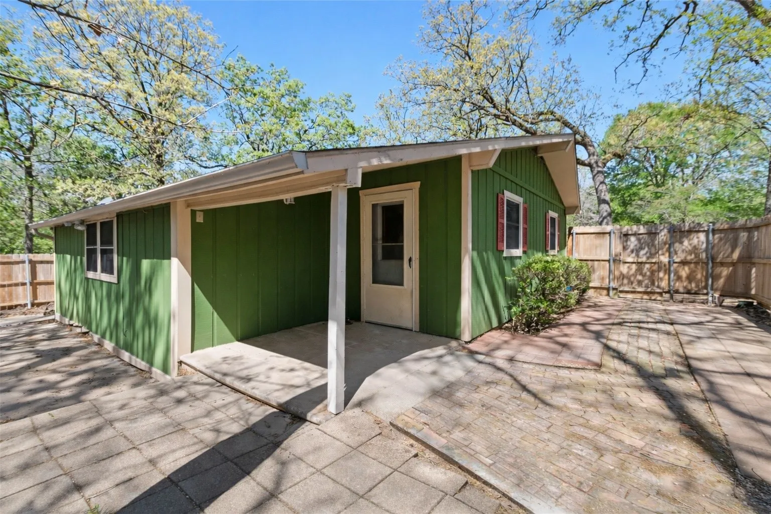 Private gated walkway and entrance to guest house features 2 bedrooms, 1 full bath, full kitchen, laundry and one car garage.