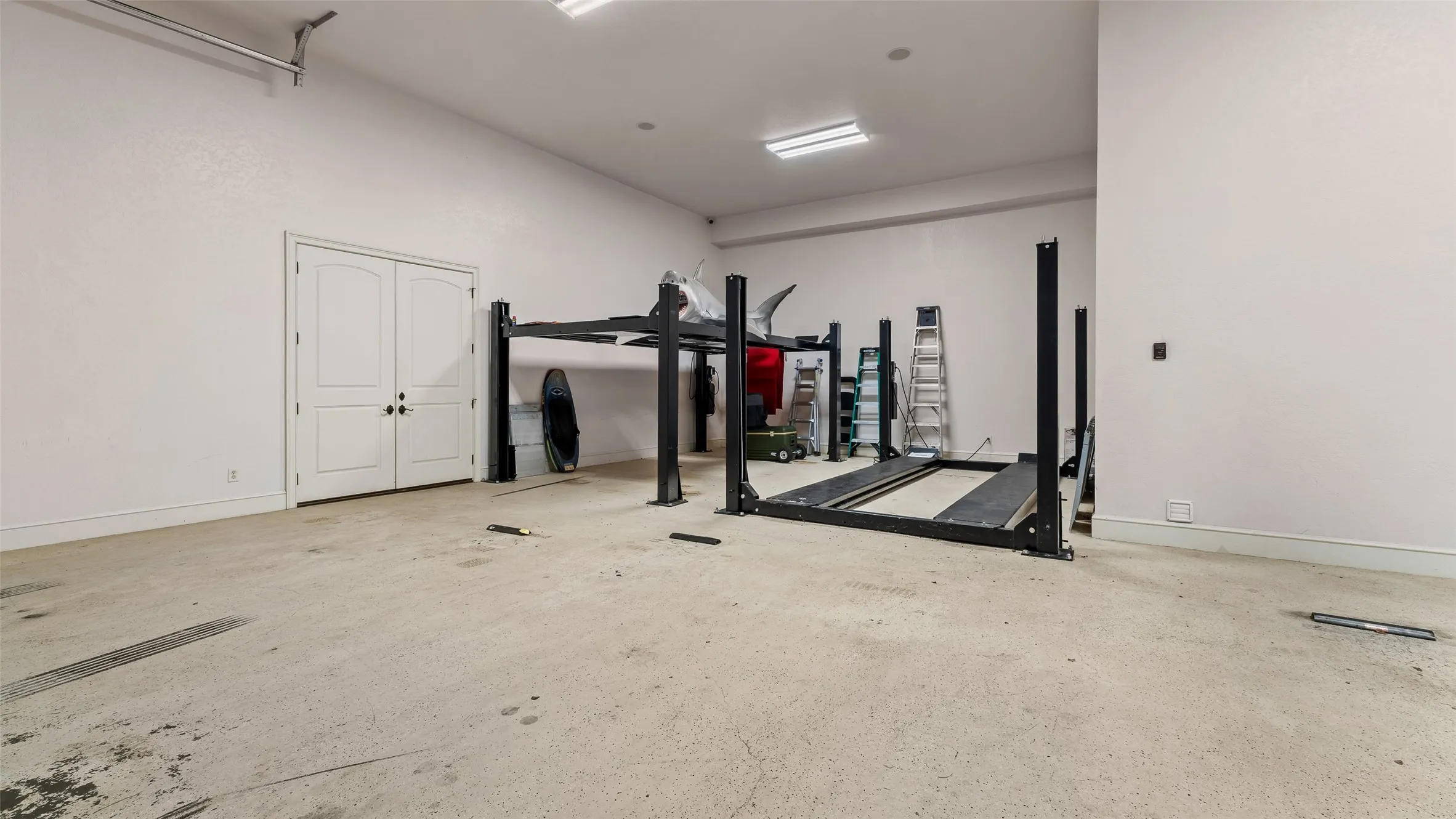 Single Family Residence For Sale in Bowie County , 1 Shillings Pl, Texarkana, Texas 75503, 5 Bedroom, 6 Bathroom, 10 Garage spaces, 6,218 Sqft, built in 2013, mls#21398720, Real Estate Agent in Texarkana, Homes For Sale in Bowie county, Homes For Sale in Texarkana, Realtor in Texarkana Texas, Real Estate Brokerage Independent Realty Texas, Luminita Cordes Realtor
