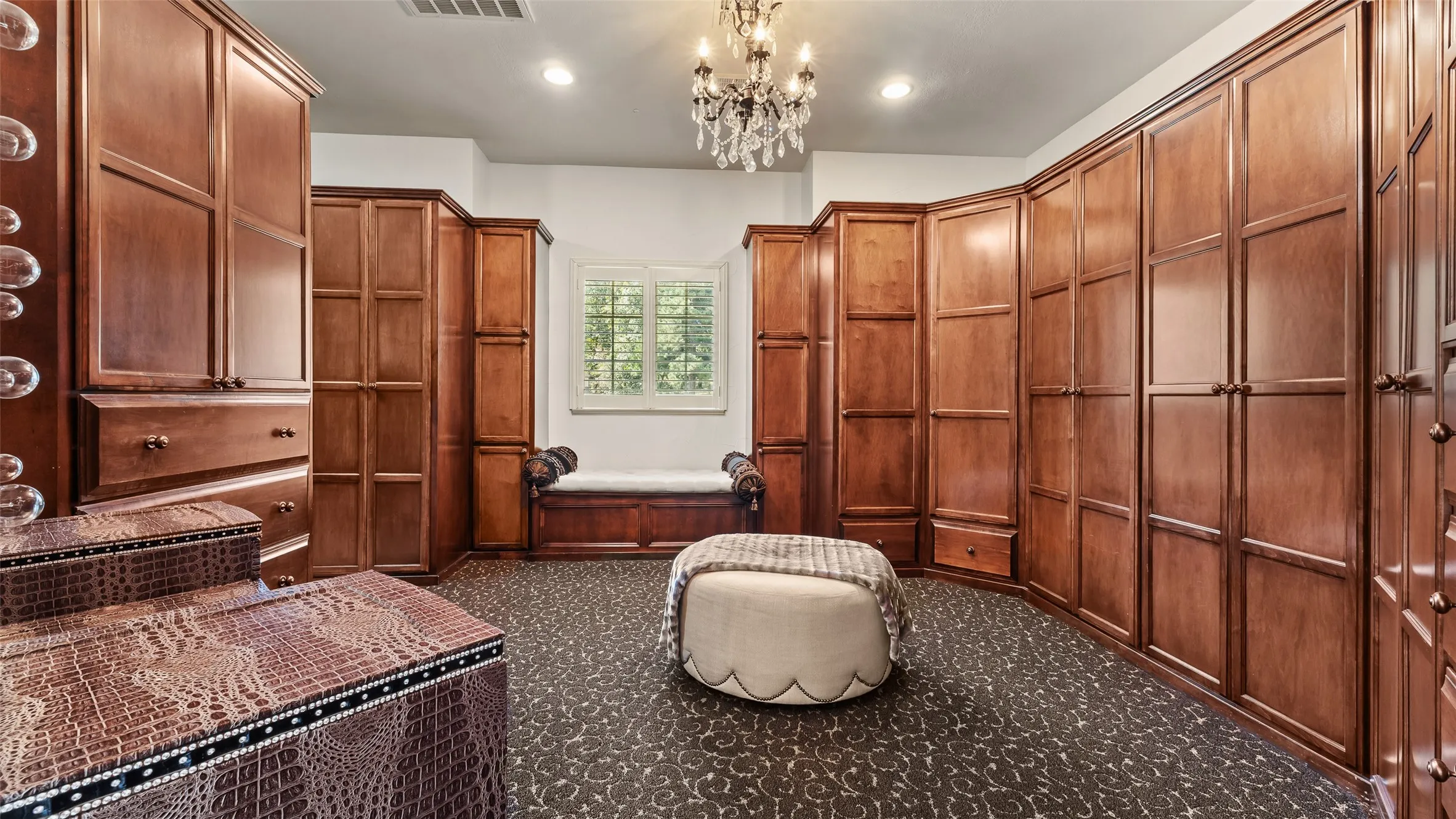 Single Family Residence For Sale in Bowie County , 1 Shillings Pl, Texarkana, Texas 75503, 5 Bedroom, 6 Bathroom, 10 Garage spaces, 6,218 Sqft, built in 2013, mls#21398720, Real Estate Agent in Texarkana, Homes For Sale in Bowie county, Homes For Sale in Texarkana, Realtor in Texarkana Texas, Real Estate Brokerage Independent Realty Texas, Luminita Cordes Realtor