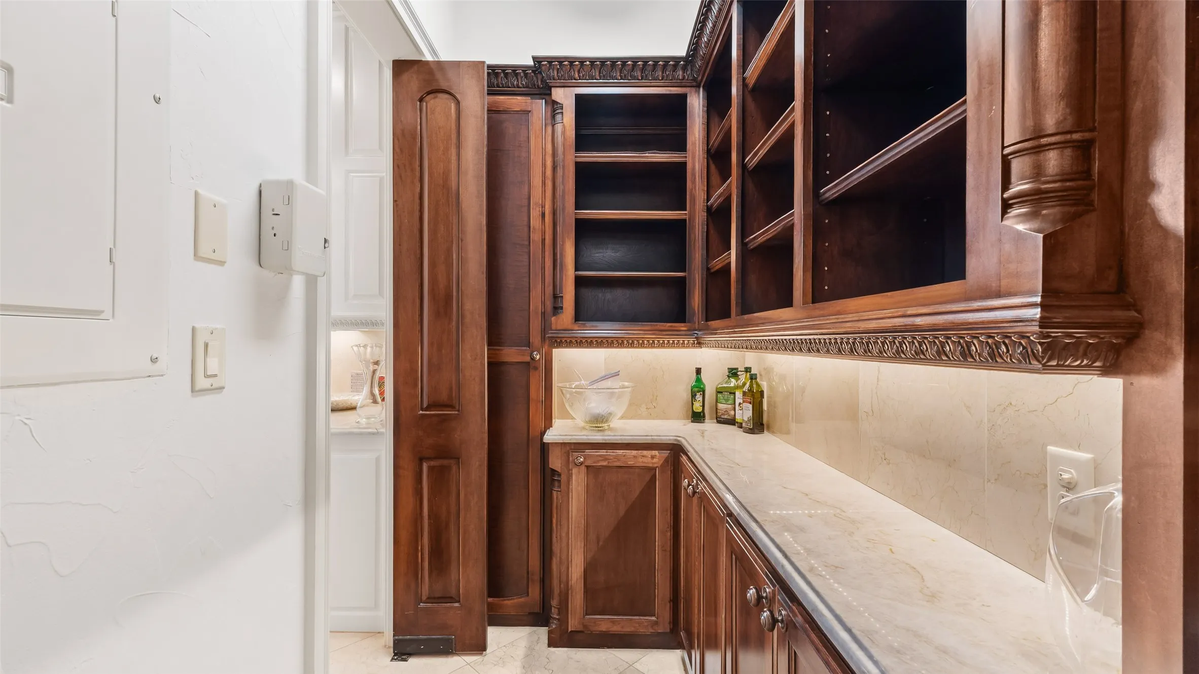 Single Family Residence For Sale in Bowie County , 1 Shillings Pl, Texarkana, Texas 75503, 5 Bedroom, 6 Bathroom, 10 Garage spaces, 6,218 Sqft, built in 2013, mls#21398720, Real Estate Agent in Texarkana, Homes For Sale in Bowie county, Homes For Sale in Texarkana, Realtor in Texarkana Texas, Real Estate Brokerage Independent Realty Texas, Luminita Cordes Realtor