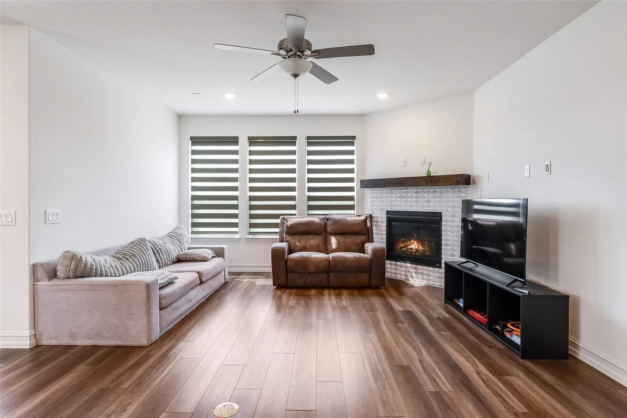 Single Family Residence For Sale in Collin County , 1420 David Drive, Anna, Texas 75409, 4 Bedroom, 3 Bathroom, 2 Garage spaces, 3,320 Sqft, built in 2024, mls#21389788, Real Estate Agent in Anna, Homes For Sale in Collin county, Homes For Sale in Anna, Realtor in Anna Texas, Real Estate Brokerage Independent Realty Texas, Luminita Cordes Realtor