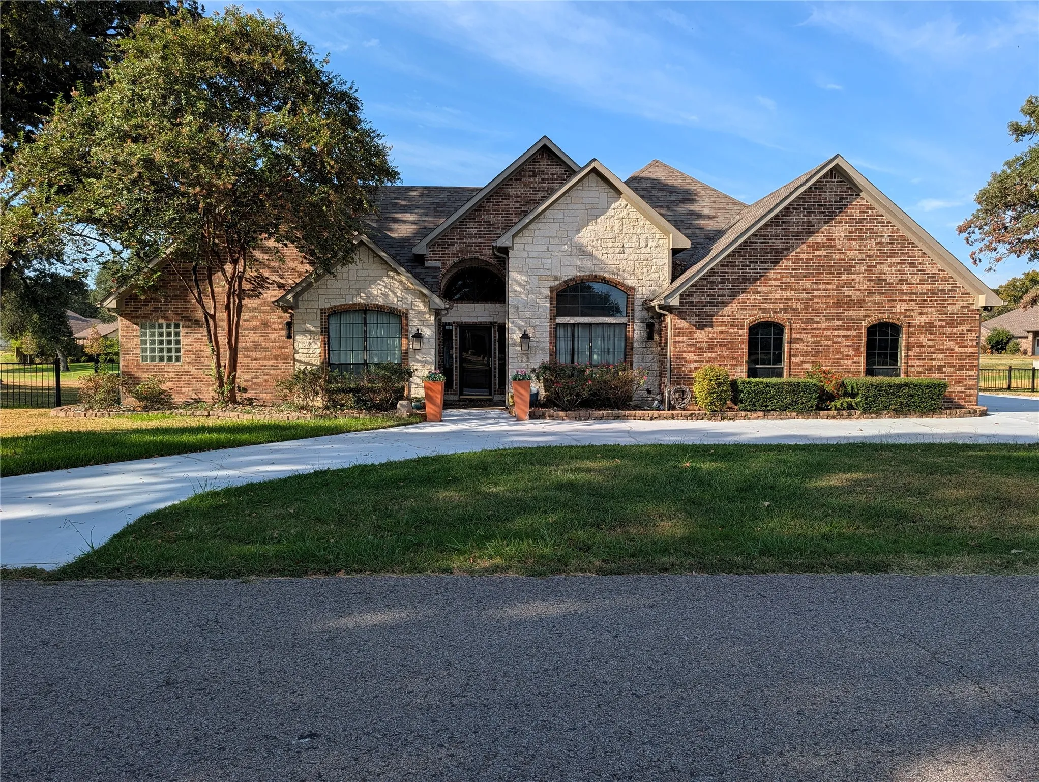 Single Family Residence For Sale in Kaufman County , 10644 Buddy Parker Road, Kemp, Texas 75143, 4 Bedroom, 3 Bathroom, 2 Garage spaces, 2,519 Sqft, built in 2002, mls#21399730, Real Estate Agent in Kemp, Homes For Sale in Kaufman county, Homes For Sale in Kemp, Realtor in Kemp Texas, Real Estate Brokerage Independent Realty Texas, Luminita Cordes Realtor