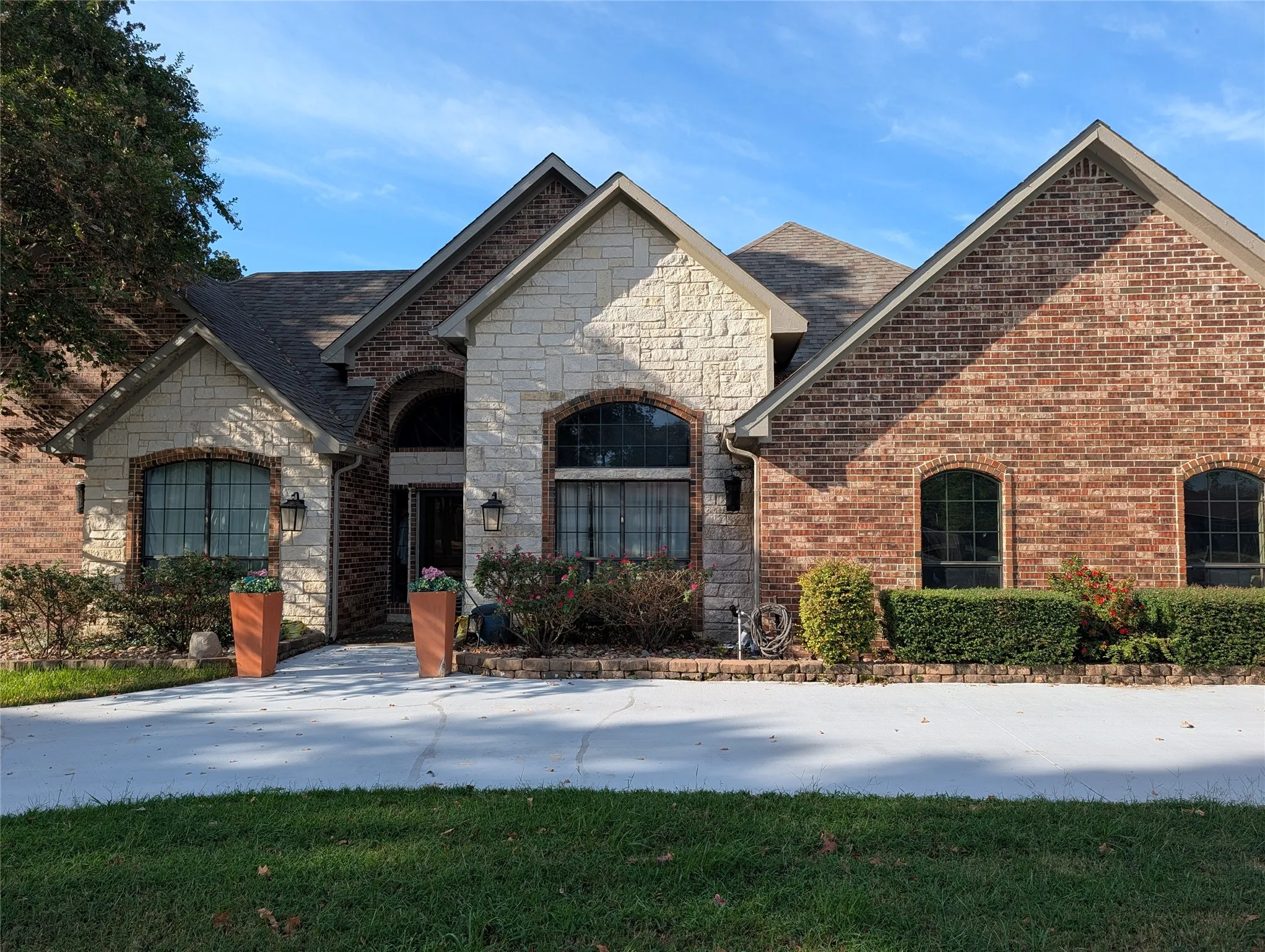Single Family Residence For Sale in Kaufman County , 10644 Buddy Parker Road, Kemp, Texas 75143, 4 Bedroom, 3 Bathroom, 2 Garage spaces, 2,519 Sqft, built in 2002, mls#21399730, Real Estate Agent in Kemp, Homes For Sale in Kaufman county, Homes For Sale in Kemp, Realtor in Kemp Texas, Real Estate Brokerage Independent Realty Texas, Luminita Cordes Realtor