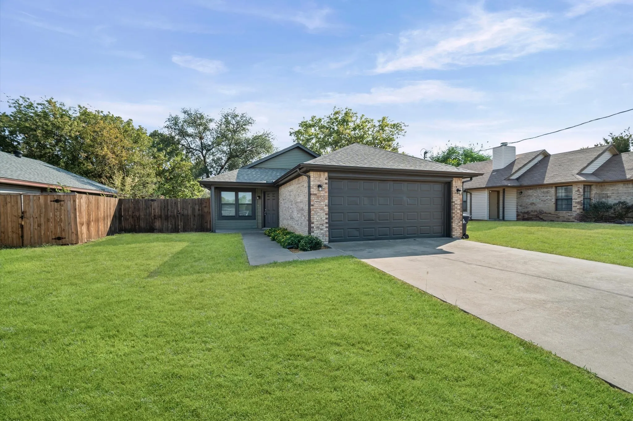 Single Family Residence For Sale in Denton County , 2812 Paisley Street, Denton, Texas 76209, 3 Bedroom, 2 Bathroom, 2 Garage spaces, 1,220 Sqft, built in 1985, mls#21397226, Real Estate Agent in Denton, Homes For Sale in Denton county, Homes For Sale in Denton, Realtor in Denton Texas, Real Estate Brokerage Independent Realty Texas, Luminita Cordes Realtor