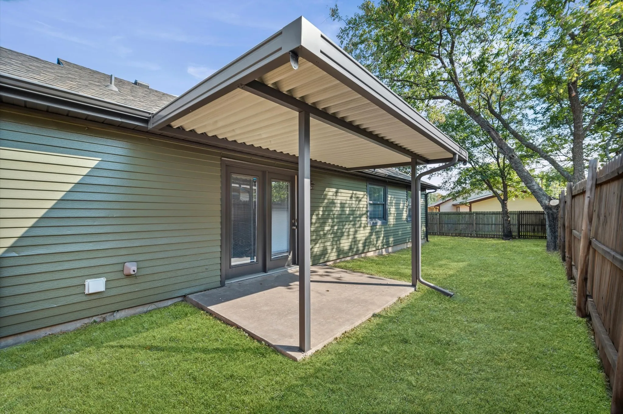 Single Family Residence For Sale in Denton County , 2812 Paisley Street, Denton, Texas 76209, 3 Bedroom, 2 Bathroom, 2 Garage spaces, 1,220 Sqft, built in 1985, mls#21397226, Real Estate Agent in Denton, Homes For Sale in Denton county, Homes For Sale in Denton, Realtor in Denton Texas, Real Estate Brokerage Independent Realty Texas, Luminita Cordes Realtor