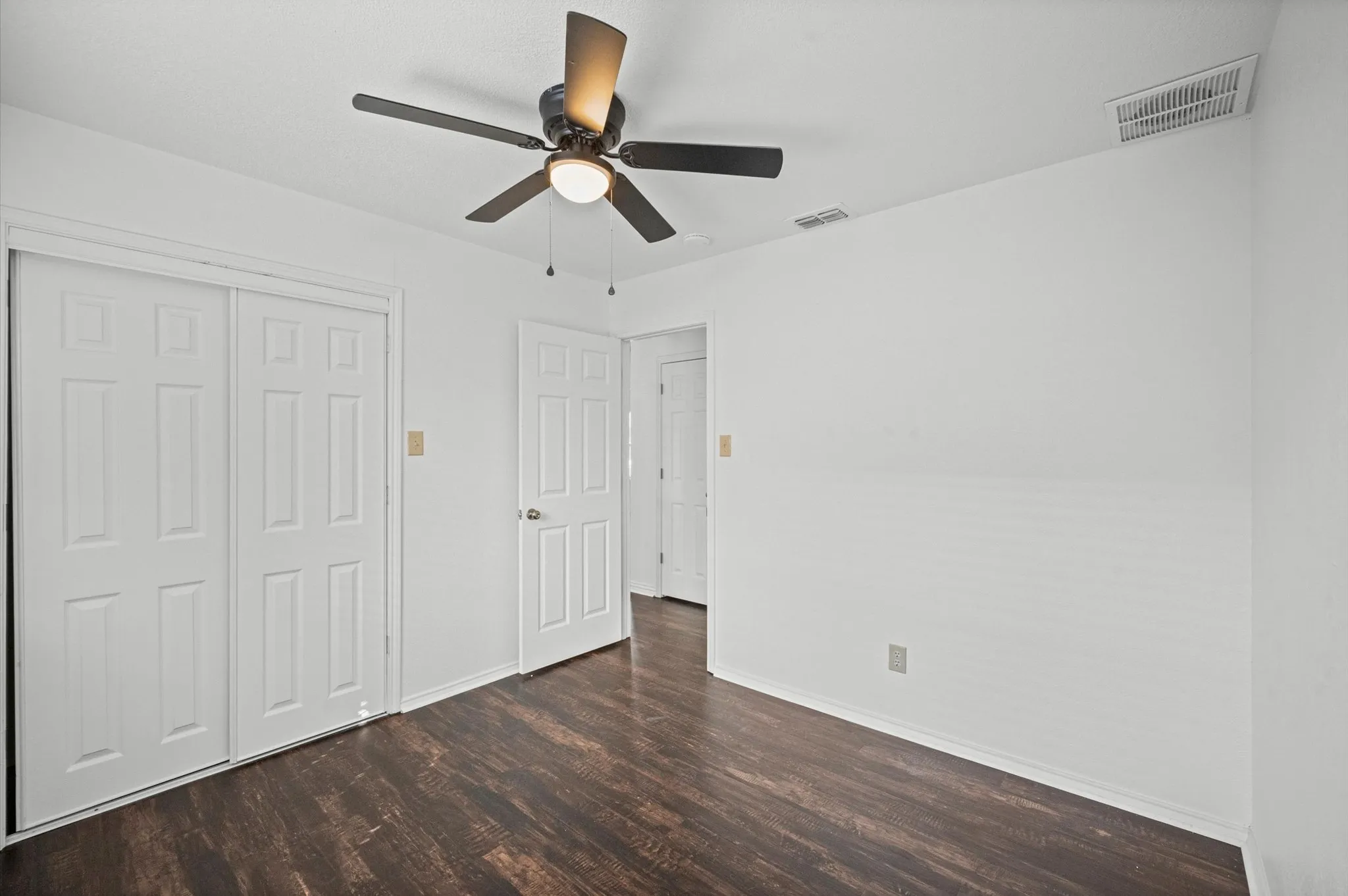 Single Family Residence For Sale in Denton County , 2812 Paisley Street, Denton, Texas 76209, 3 Bedroom, 2 Bathroom, 2 Garage spaces, 1,220 Sqft, built in 1985, mls#21397226, Real Estate Agent in Denton, Homes For Sale in Denton county, Homes For Sale in Denton, Realtor in Denton Texas, Real Estate Brokerage Independent Realty Texas, Luminita Cordes Realtor