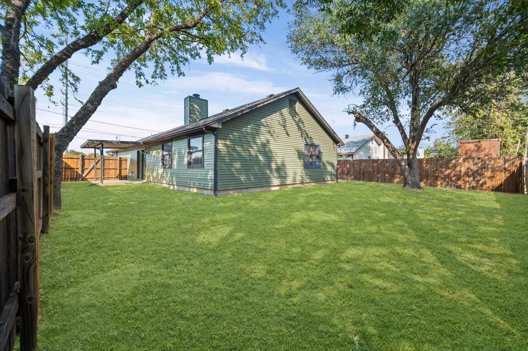 Single Family Residence For Sale in Denton County , 2812 Paisley Street, Denton, Texas 76209, 3 Bedroom, 2 Bathroom, 2 Garage spaces, 1,220 Sqft, built in 1985, mls#21397226, Real Estate Agent in Denton, Homes For Sale in Denton county, Homes For Sale in Denton, Realtor in Denton Texas, Real Estate Brokerage Independent Realty Texas, Luminita Cordes Realtor