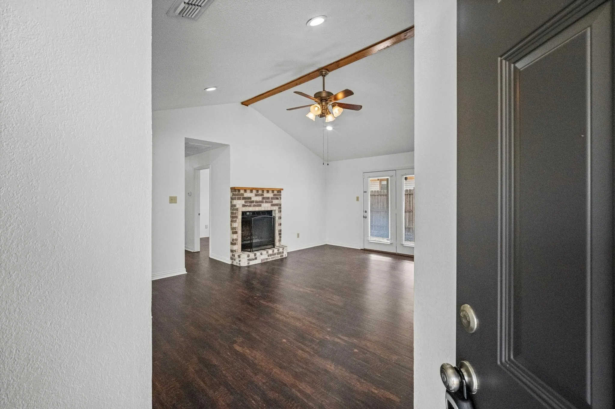 Single Family Residence For Sale in Denton County , 2812 Paisley Street, Denton, Texas 76209, 3 Bedroom, 2 Bathroom, 2 Garage spaces, 1,220 Sqft, built in 1985, mls#21397226, Real Estate Agent in Denton, Homes For Sale in Denton county, Homes For Sale in Denton, Realtor in Denton Texas, Real Estate Brokerage Independent Realty Texas, Luminita Cordes Realtor