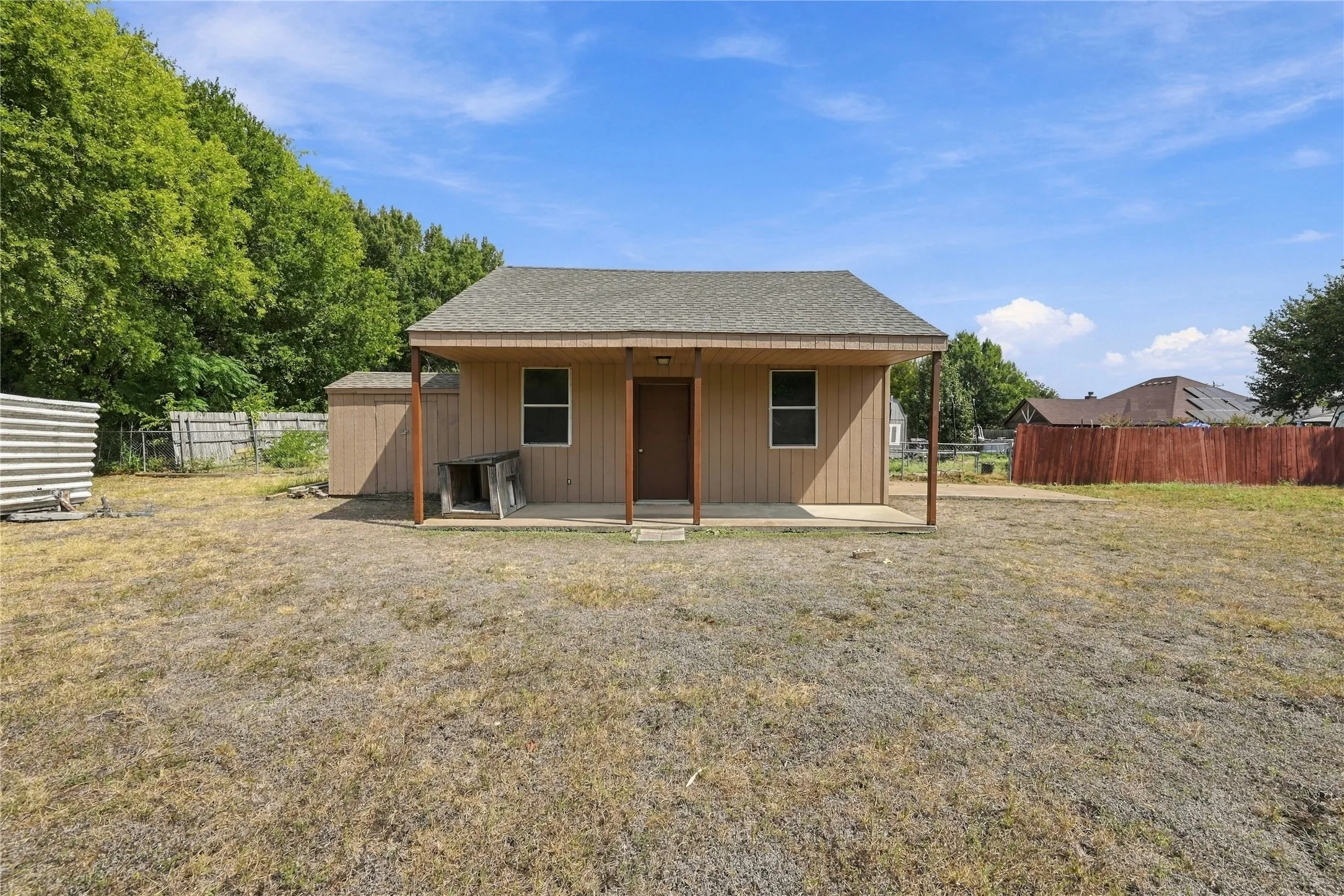Single Family Residence For Sale in Ellis County , 120 Country Drive, Waxahachie, Texas 75165, 3 Bedroom, 2 Bathroom, 2 Garage spaces, 1,418 Sqft, built in 2002, mls#21399666, Real Estate Agent in Waxahachie, Homes For Sale in Ellis county, Homes For Sale in Waxahachie, Realtor in Waxahachie Texas, Real Estate Brokerage Independent Realty Texas, Luminita Cordes Realtor