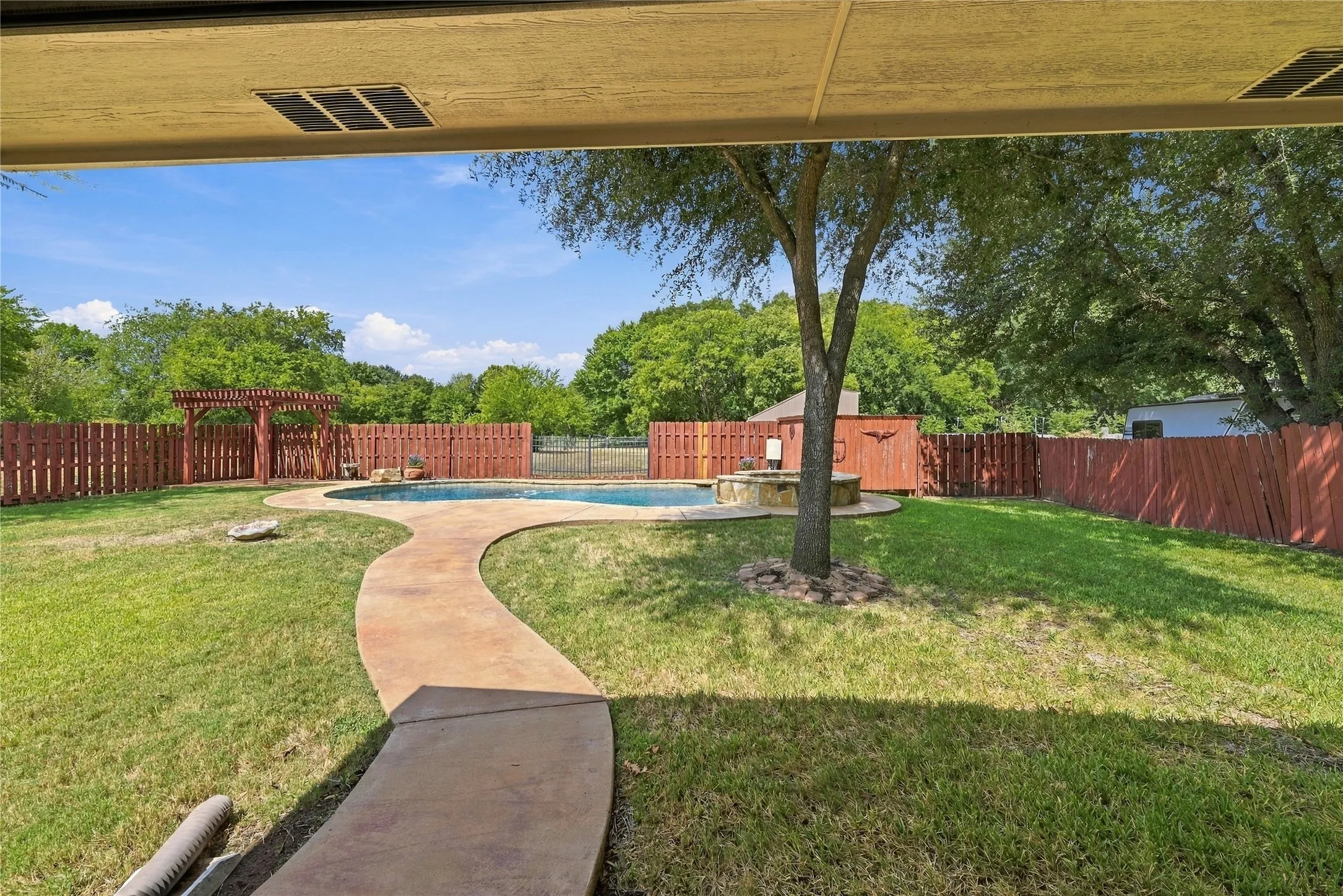 Single Family Residence For Sale in Ellis County , 120 Country Drive, Waxahachie, Texas 75165, 3 Bedroom, 2 Bathroom, 2 Garage spaces, 1,418 Sqft, built in 2002, mls#21399666, Real Estate Agent in Waxahachie, Homes For Sale in Ellis county, Homes For Sale in Waxahachie, Realtor in Waxahachie Texas, Real Estate Brokerage Independent Realty Texas, Luminita Cordes Realtor