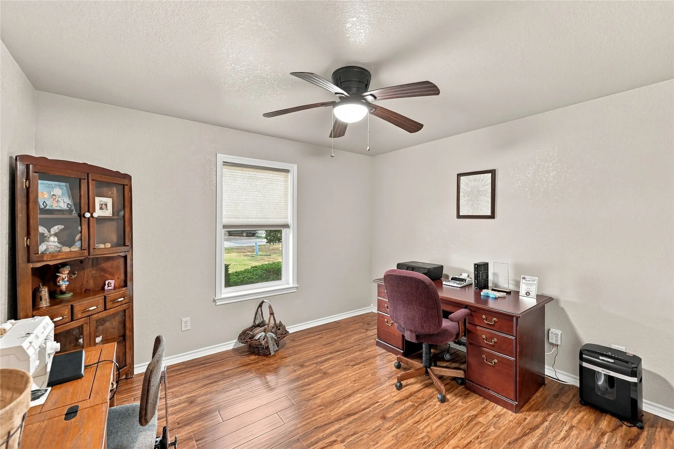 Single Family Residence For Sale in Ellis County , 120 Country Drive, Waxahachie, Texas 75165, 3 Bedroom, 2 Bathroom, 2 Garage spaces, 1,418 Sqft, built in 2002, mls#21399666, Real Estate Agent in Waxahachie, Homes For Sale in Ellis county, Homes For Sale in Waxahachie, Realtor in Waxahachie Texas, Real Estate Brokerage Independent Realty Texas, Luminita Cordes Realtor