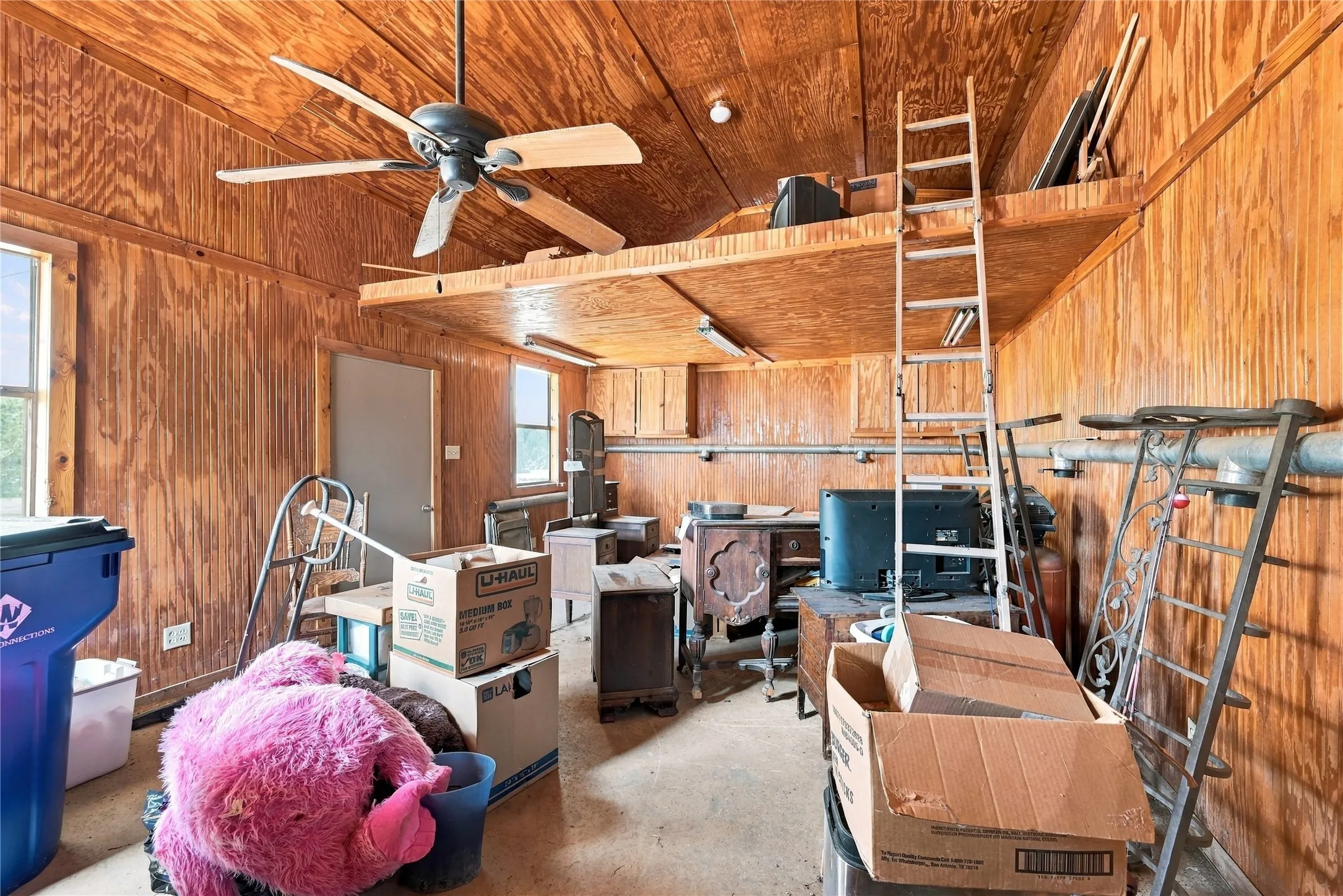 Single Family Residence For Sale in Ellis County , 120 Country Drive, Waxahachie, Texas 75165, 3 Bedroom, 2 Bathroom, 2 Garage spaces, 1,418 Sqft, built in 2002, mls#21399666, Real Estate Agent in Waxahachie, Homes For Sale in Ellis county, Homes For Sale in Waxahachie, Realtor in Waxahachie Texas, Real Estate Brokerage Independent Realty Texas, Luminita Cordes Realtor