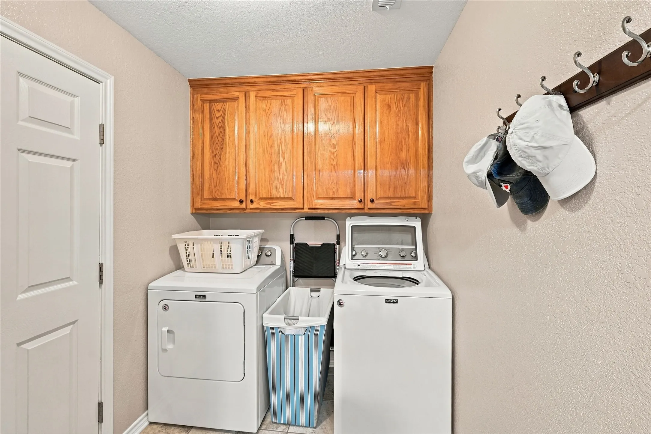 Single Family Residence For Sale in Ellis County , 120 Country Drive, Waxahachie, Texas 75165, 3 Bedroom, 2 Bathroom, 2 Garage spaces, 1,418 Sqft, built in 2002, mls#21399666, Real Estate Agent in Waxahachie, Homes For Sale in Ellis county, Homes For Sale in Waxahachie, Realtor in Waxahachie Texas, Real Estate Brokerage Independent Realty Texas, Luminita Cordes Realtor