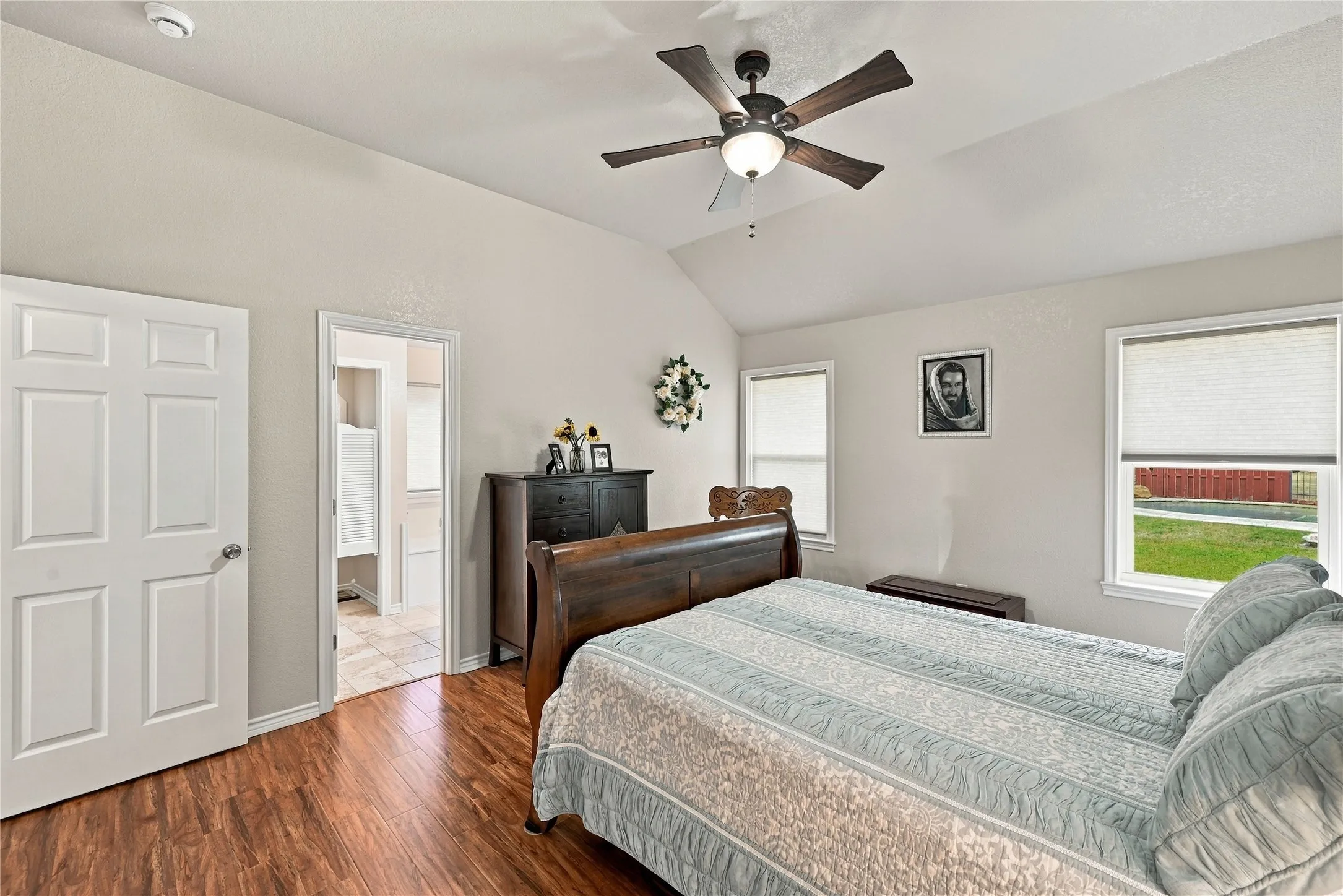 Single Family Residence For Sale in Ellis County , 120 Country Drive, Waxahachie, Texas 75165, 3 Bedroom, 2 Bathroom, 2 Garage spaces, 1,418 Sqft, built in 2002, mls#21399666, Real Estate Agent in Waxahachie, Homes For Sale in Ellis county, Homes For Sale in Waxahachie, Realtor in Waxahachie Texas, Real Estate Brokerage Independent Realty Texas, Luminita Cordes Realtor