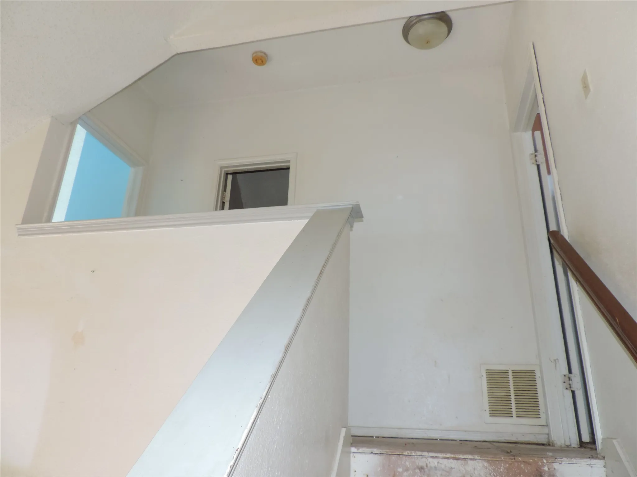 Single Family Residence For Sale in Tarrant County , 6825 W Driffield Court, North Richland Hills, Texas 76182, 3 Bedroom, 2 Bathroom, 2 Garage spaces, 1,442 Sqft, built in 1987, mls#21399376, Real Estate Agent in North Richland Hills, Homes For Sale in Tarrant county, Homes For Sale in North Richland Hills, Realtor in North Richland Hills Texas, Real Estate Brokerage Independent Realty Texas, Luminita Cordes Realtor