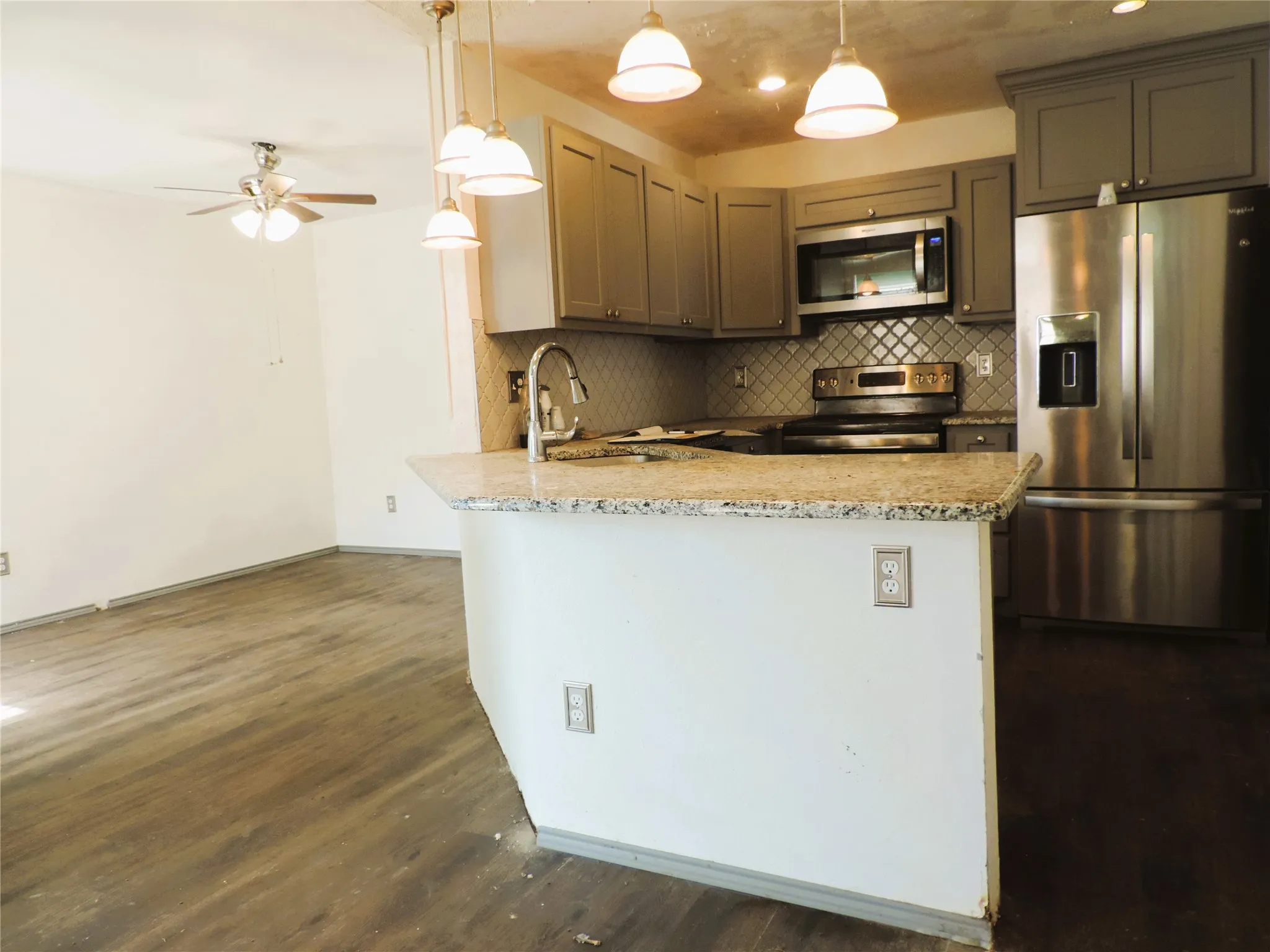 Single Family Residence For Sale in Tarrant County , 6825 W Driffield Court, North Richland Hills, Texas 76182, 3 Bedroom, 2 Bathroom, 2 Garage spaces, 1,442 Sqft, built in 1987, mls#21399376, Real Estate Agent in North Richland Hills, Homes For Sale in Tarrant county, Homes For Sale in North Richland Hills, Realtor in North Richland Hills Texas, Real Estate Brokerage Independent Realty Texas, Luminita Cordes Realtor