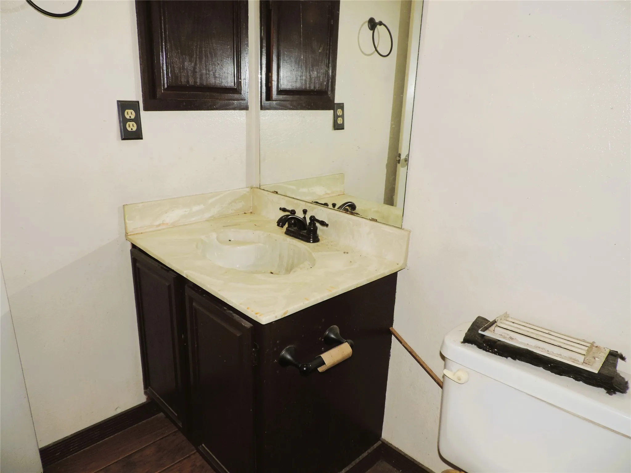 Single Family Residence For Sale in Tarrant County , 6825 W Driffield Court, North Richland Hills, Texas 76182, 3 Bedroom, 2 Bathroom, 2 Garage spaces, 1,442 Sqft, built in 1987, mls#21399376, Real Estate Agent in North Richland Hills, Homes For Sale in Tarrant county, Homes For Sale in North Richland Hills, Realtor in North Richland Hills Texas, Real Estate Brokerage Independent Realty Texas, Luminita Cordes Realtor