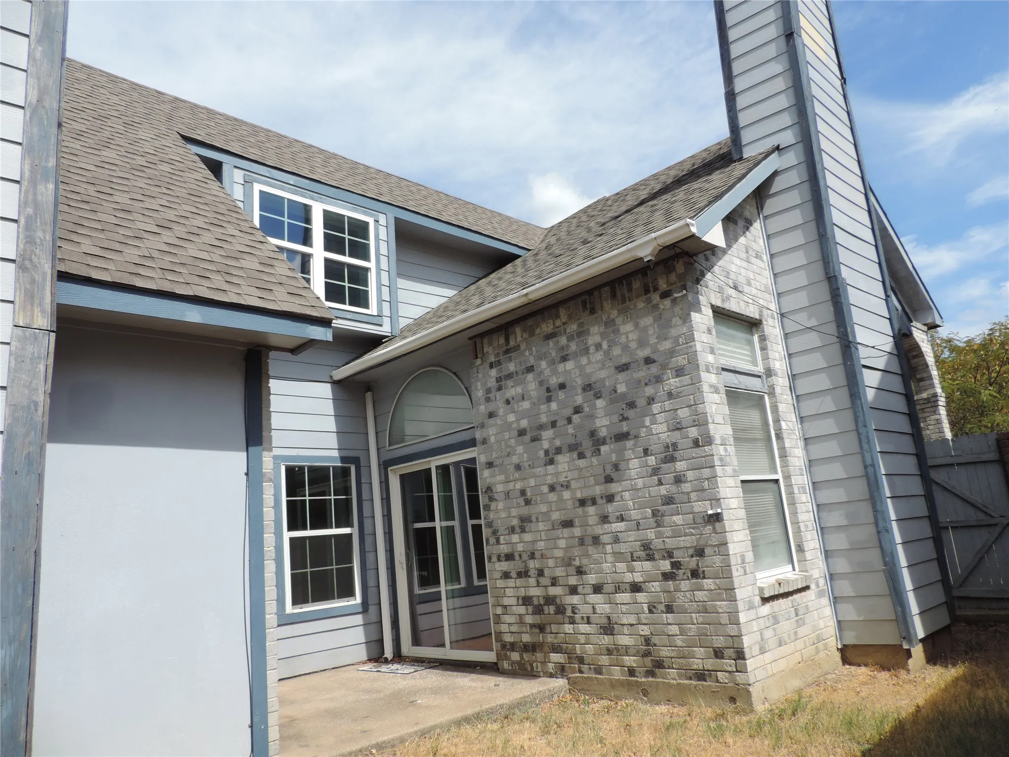 Single Family Residence For Sale in Tarrant County , 6825 W Driffield Court, North Richland Hills, Texas 76182, 3 Bedroom, 2 Bathroom, 2 Garage spaces, 1,442 Sqft, built in 1987, mls#21399376, Real Estate Agent in North Richland Hills, Homes For Sale in Tarrant county, Homes For Sale in North Richland Hills, Realtor in North Richland Hills Texas, Real Estate Brokerage Independent Realty Texas, Luminita Cordes Realtor