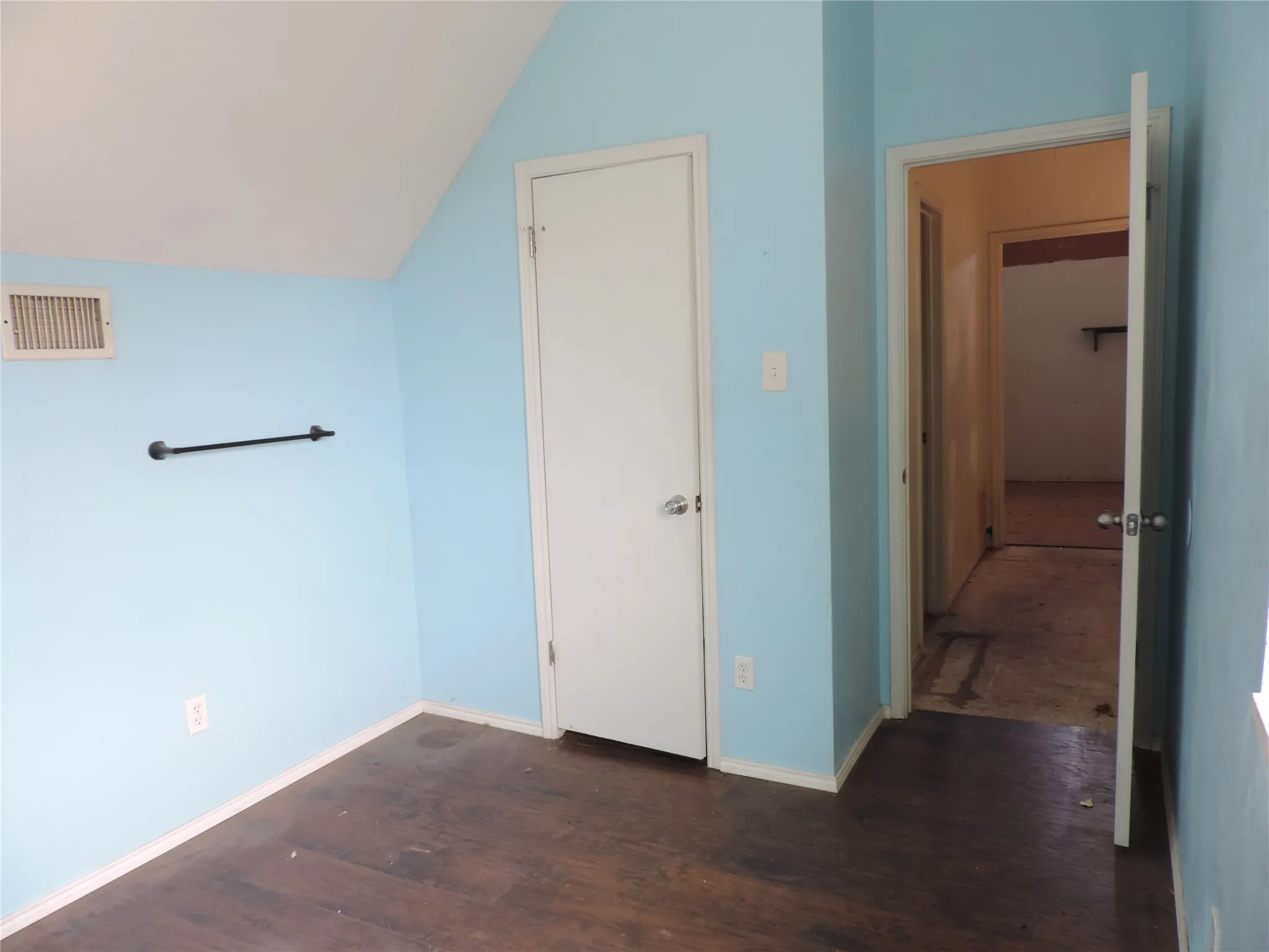 Single Family Residence For Sale in Tarrant County , 6825 W Driffield Court, North Richland Hills, Texas 76182, 3 Bedroom, 2 Bathroom, 2 Garage spaces, 1,442 Sqft, built in 1987, mls#21399376, Real Estate Agent in North Richland Hills, Homes For Sale in Tarrant county, Homes For Sale in North Richland Hills, Realtor in North Richland Hills Texas, Real Estate Brokerage Independent Realty Texas, Luminita Cordes Realtor