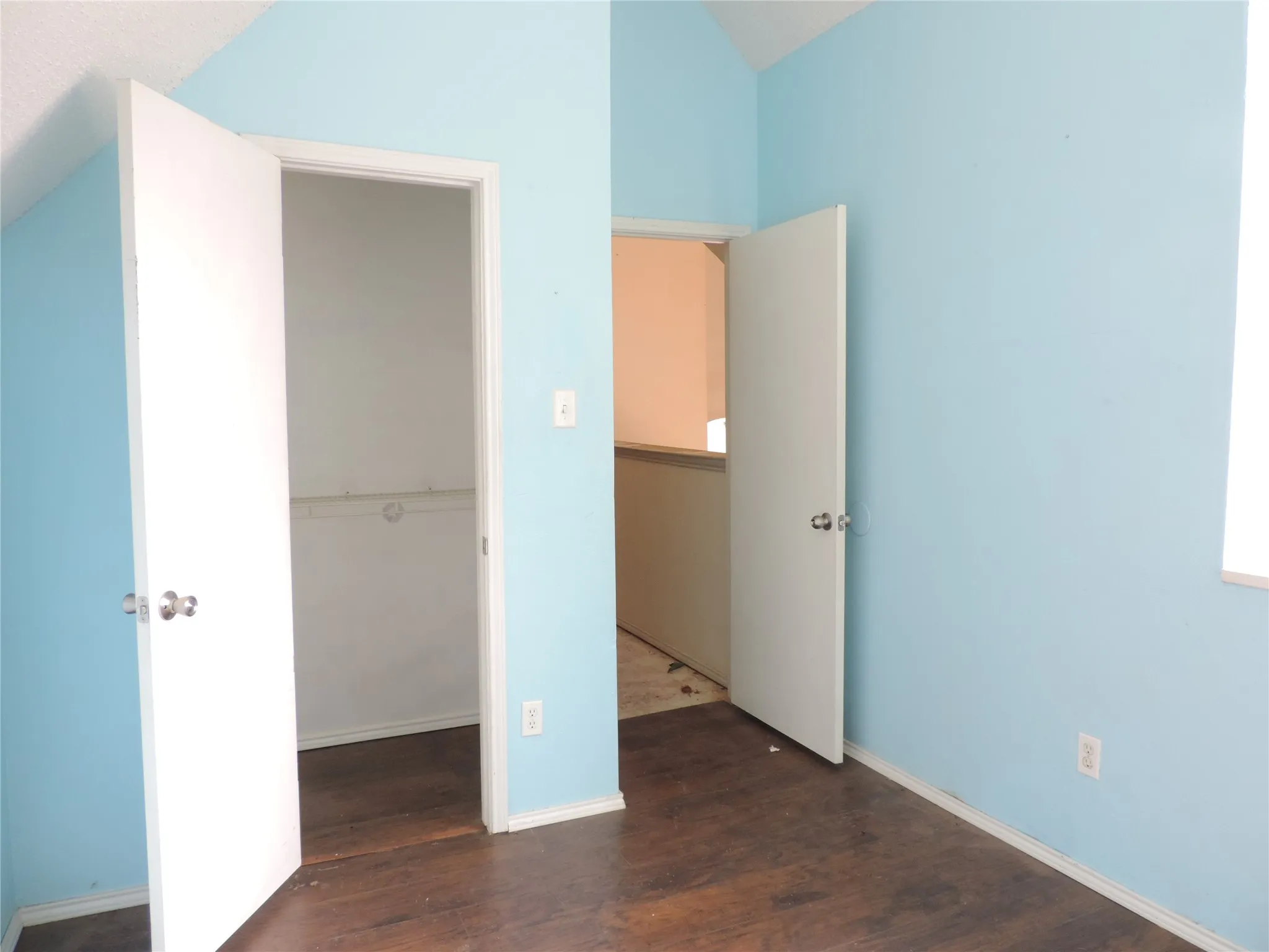 Single Family Residence For Sale in Tarrant County , 6825 W Driffield Court, North Richland Hills, Texas 76182, 3 Bedroom, 2 Bathroom, 2 Garage spaces, 1,442 Sqft, built in 1987, mls#21399376, Real Estate Agent in North Richland Hills, Homes For Sale in Tarrant county, Homes For Sale in North Richland Hills, Realtor in North Richland Hills Texas, Real Estate Brokerage Independent Realty Texas, Luminita Cordes Realtor