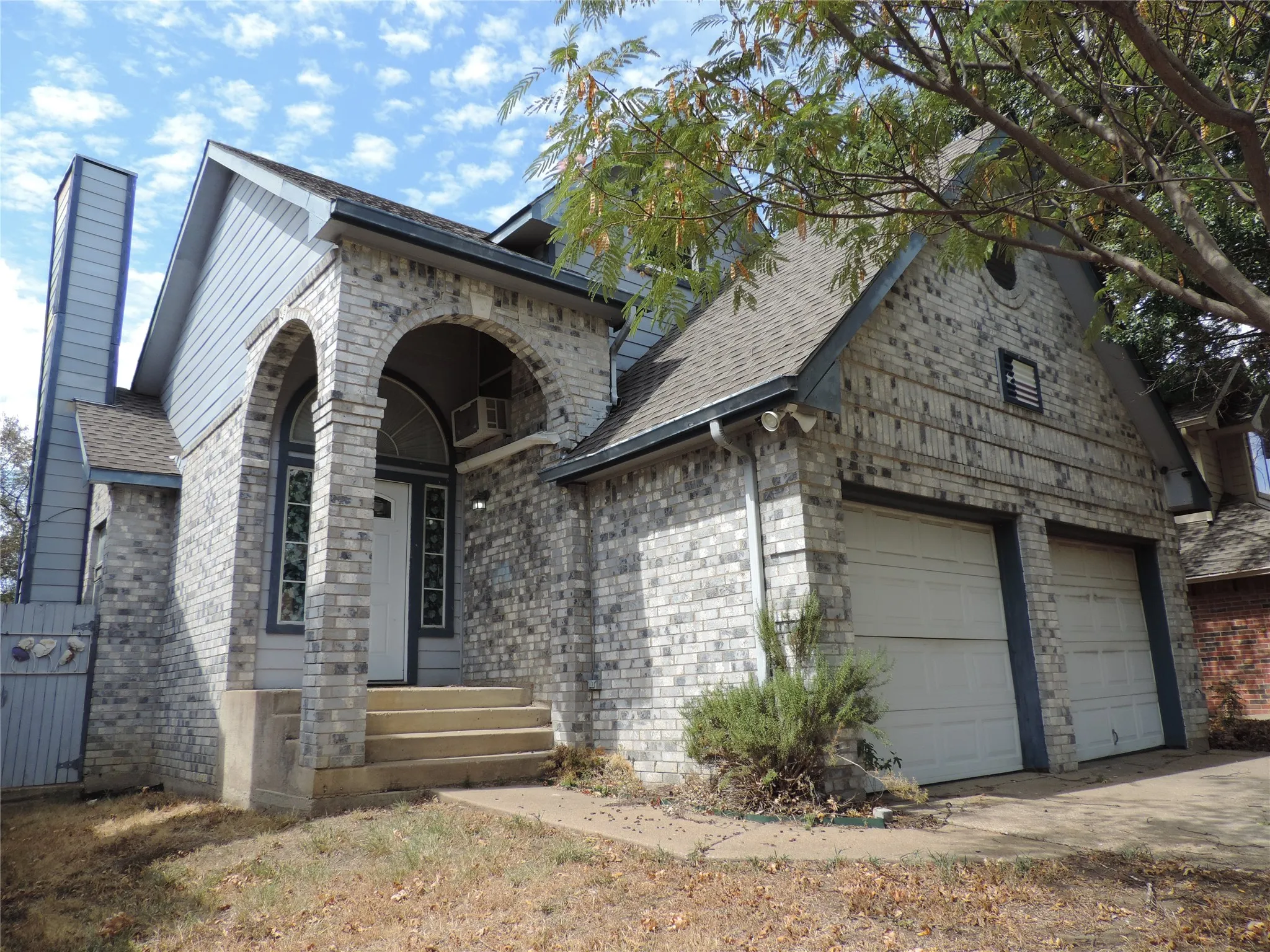 Single Family Residence For Sale in Tarrant County , 6825 W Driffield Court, North Richland Hills, Texas 76182, 3 Bedroom, 2 Bathroom, 2 Garage spaces, 1,442 Sqft, built in 1987, mls#21399376, Real Estate Agent in North Richland Hills, Homes For Sale in Tarrant county, Homes For Sale in North Richland Hills, Realtor in North Richland Hills Texas, Real Estate Brokerage Independent Realty Texas, Luminita Cordes Realtor