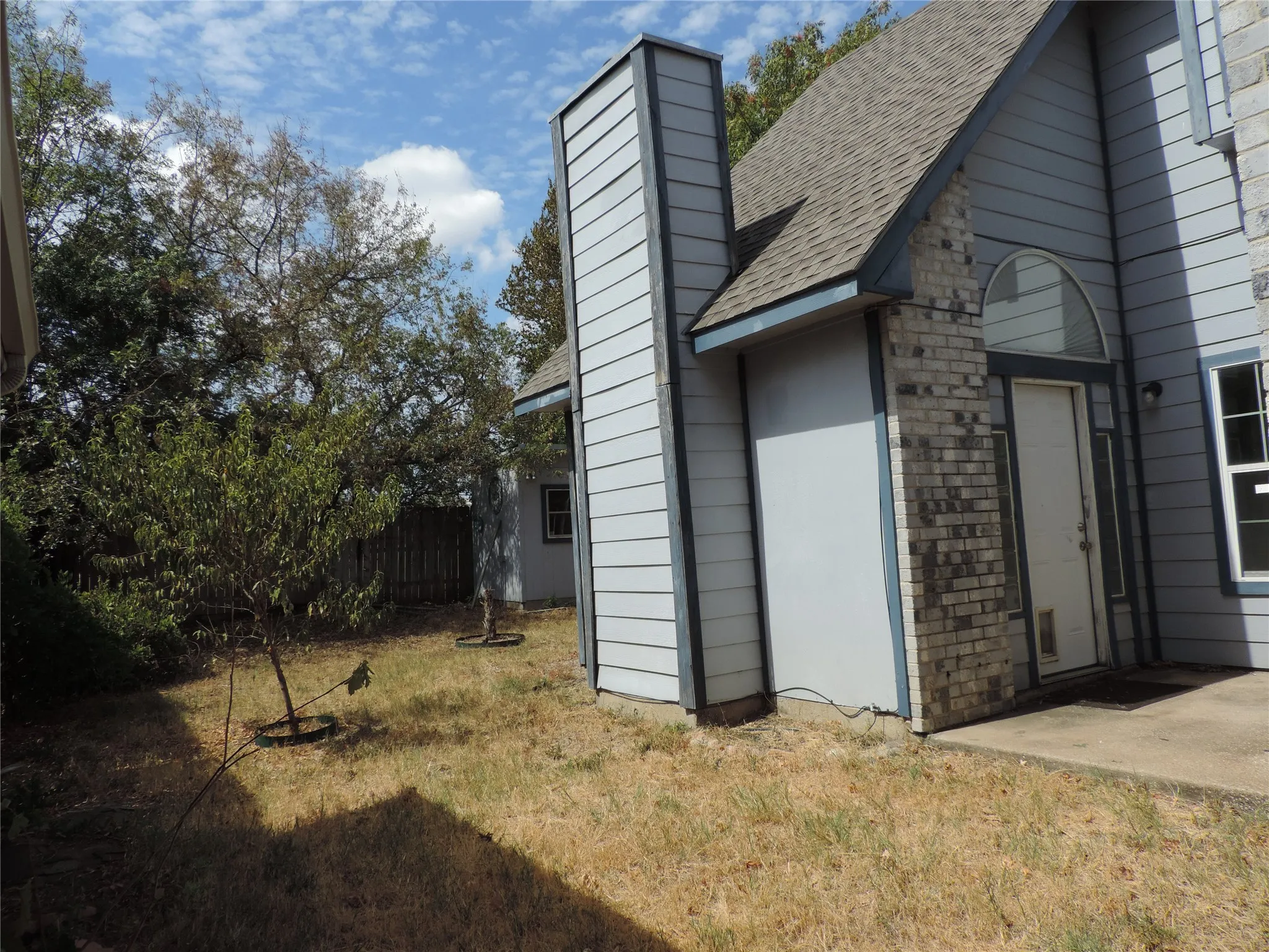 Single Family Residence For Sale in Tarrant County , 6825 W Driffield Court, North Richland Hills, Texas 76182, 3 Bedroom, 2 Bathroom, 2 Garage spaces, 1,442 Sqft, built in 1987, mls#21399376, Real Estate Agent in North Richland Hills, Homes For Sale in Tarrant county, Homes For Sale in North Richland Hills, Realtor in North Richland Hills Texas, Real Estate Brokerage Independent Realty Texas, Luminita Cordes Realtor