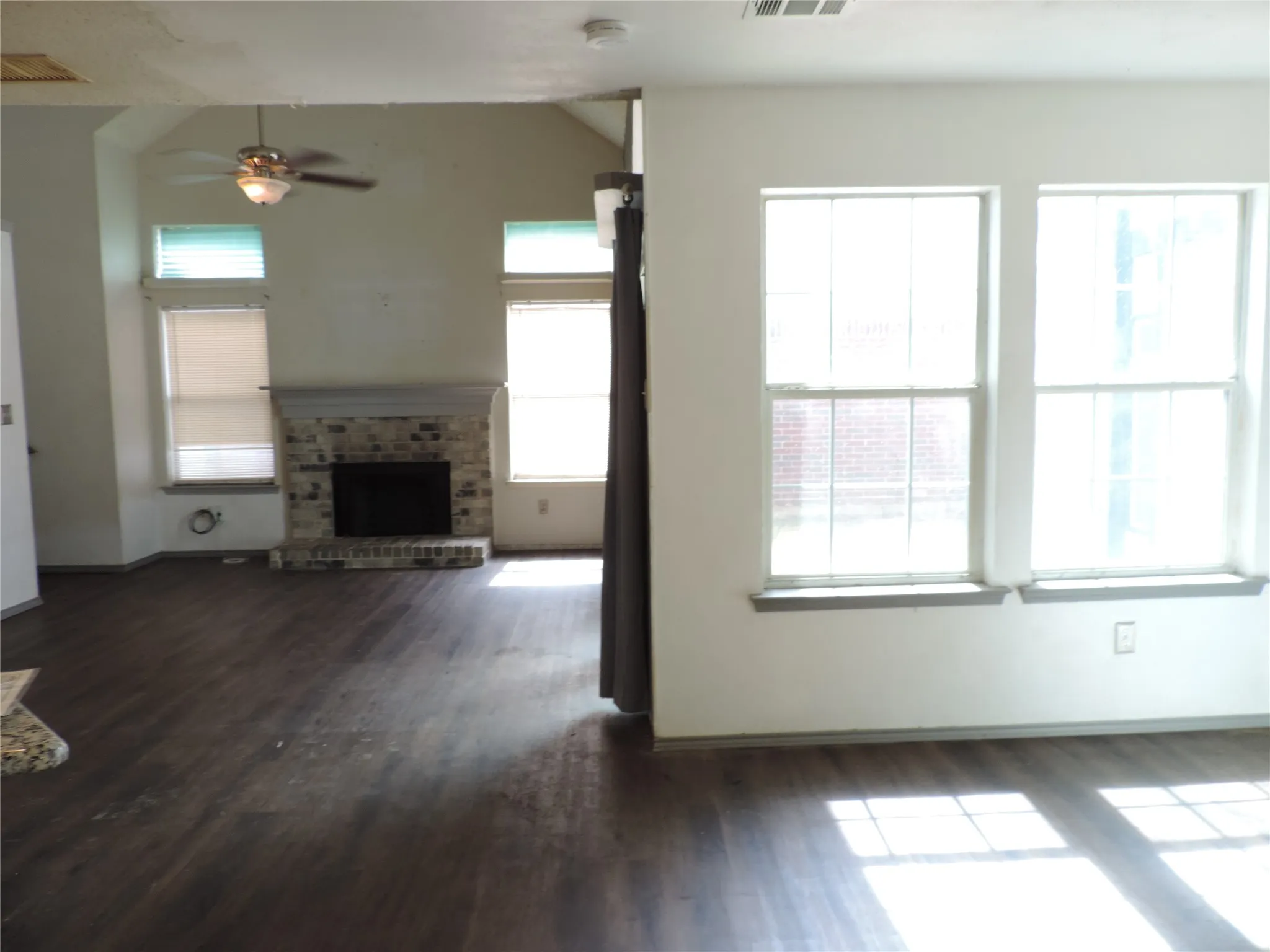Single Family Residence For Sale in Tarrant County , 6825 W Driffield Court, North Richland Hills, Texas 76182, 3 Bedroom, 2 Bathroom, 2 Garage spaces, 1,442 Sqft, built in 1987, mls#21399376, Real Estate Agent in North Richland Hills, Homes For Sale in Tarrant county, Homes For Sale in North Richland Hills, Realtor in North Richland Hills Texas, Real Estate Brokerage Independent Realty Texas, Luminita Cordes Realtor
