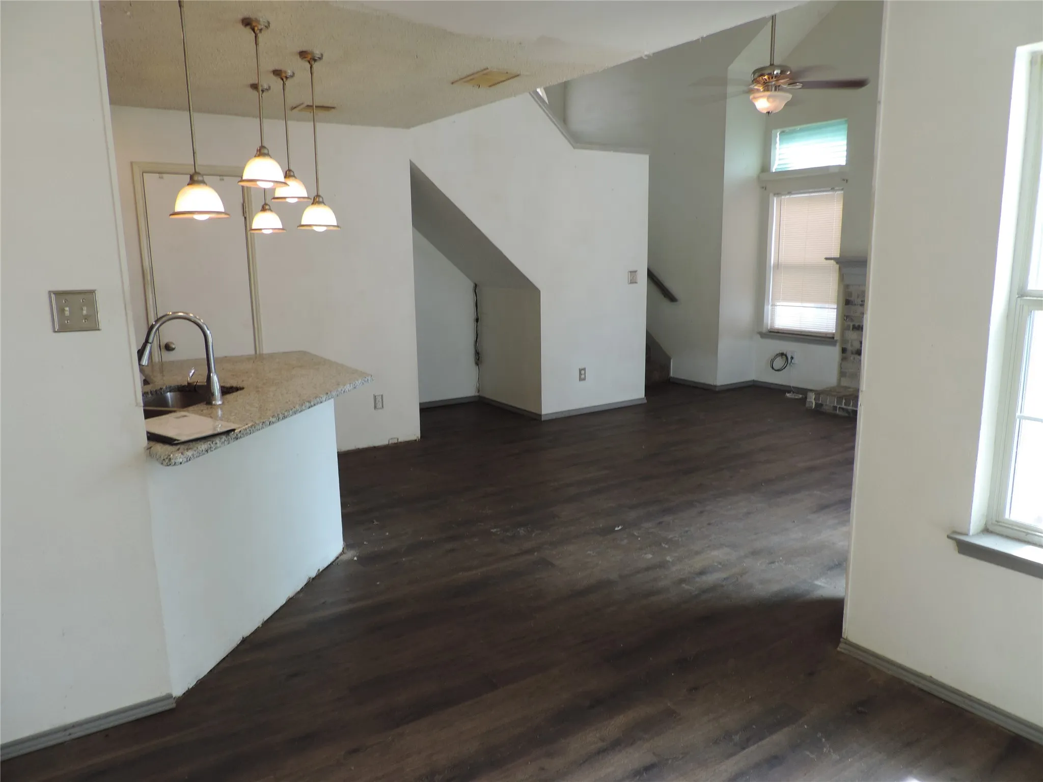 Single Family Residence For Sale in Tarrant County , 6825 W Driffield Court, North Richland Hills, Texas 76182, 3 Bedroom, 2 Bathroom, 2 Garage spaces, 1,442 Sqft, built in 1987, mls#21399376, Real Estate Agent in North Richland Hills, Homes For Sale in Tarrant county, Homes For Sale in North Richland Hills, Realtor in North Richland Hills Texas, Real Estate Brokerage Independent Realty Texas, Luminita Cordes Realtor