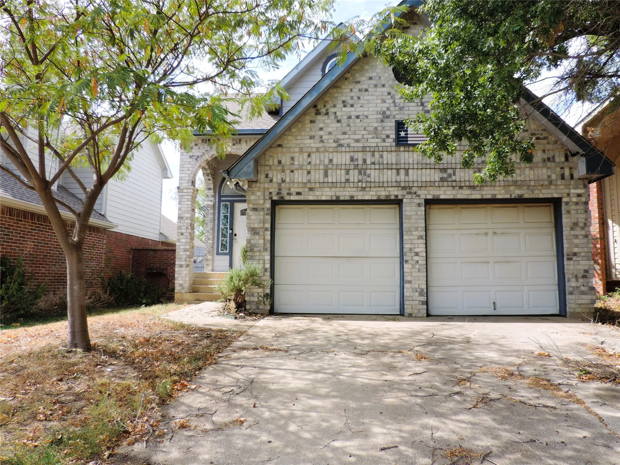 Single Family Residence For Sale in Tarrant County , 6825 W Driffield Court, North Richland Hills, Texas 76182, 3 Bedroom, 2 Bathroom, 2 Garage spaces, 1,442 Sqft, built in 1987, mls#21399376, Real Estate Agent in North Richland Hills, Homes For Sale in Tarrant county, Homes For Sale in North Richland Hills, Realtor in North Richland Hills Texas, Real Estate Brokerage Independent Realty Texas, Luminita Cordes Realtor